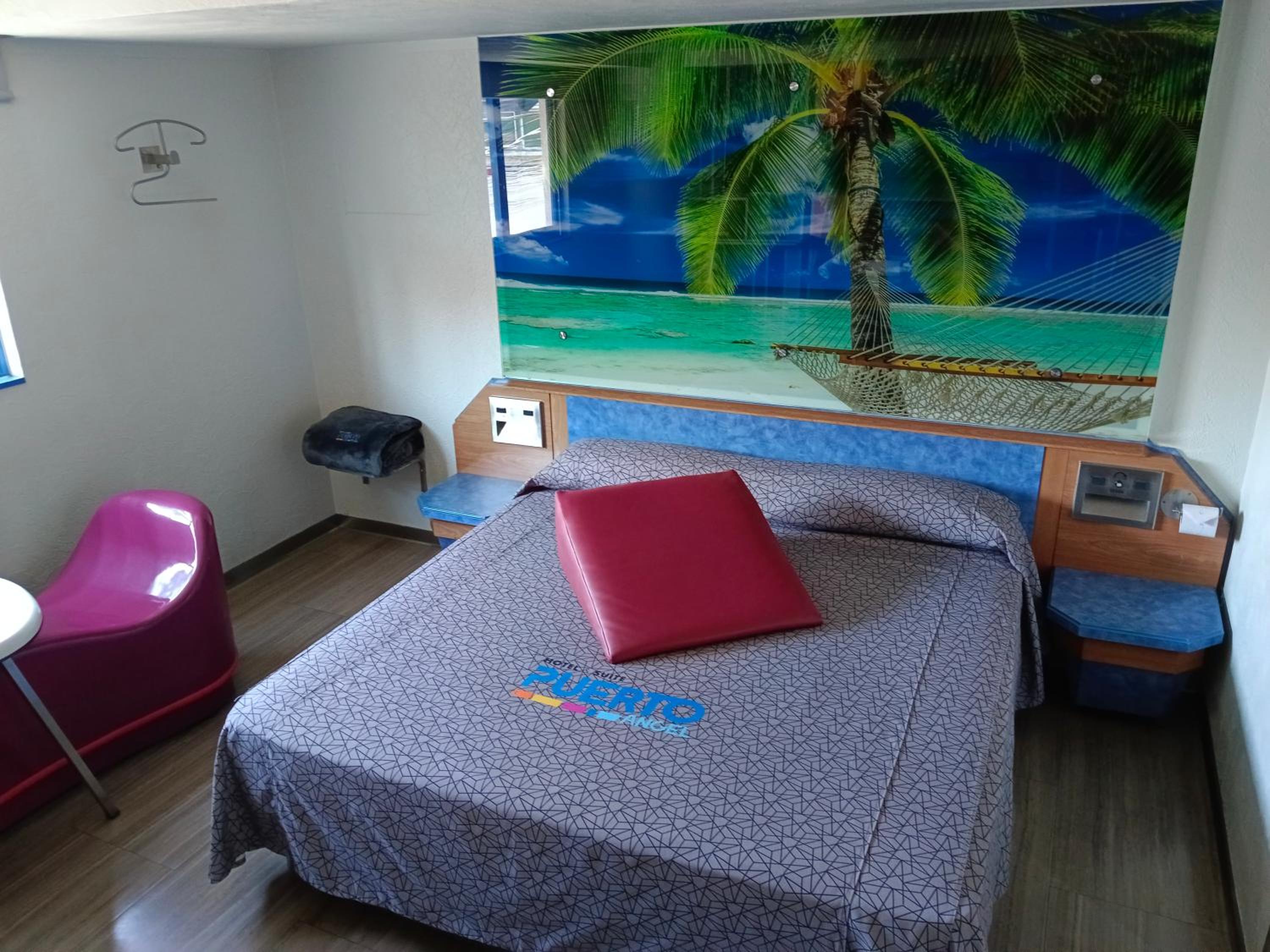 Deluxe Room (2 Adults + 1 Child)