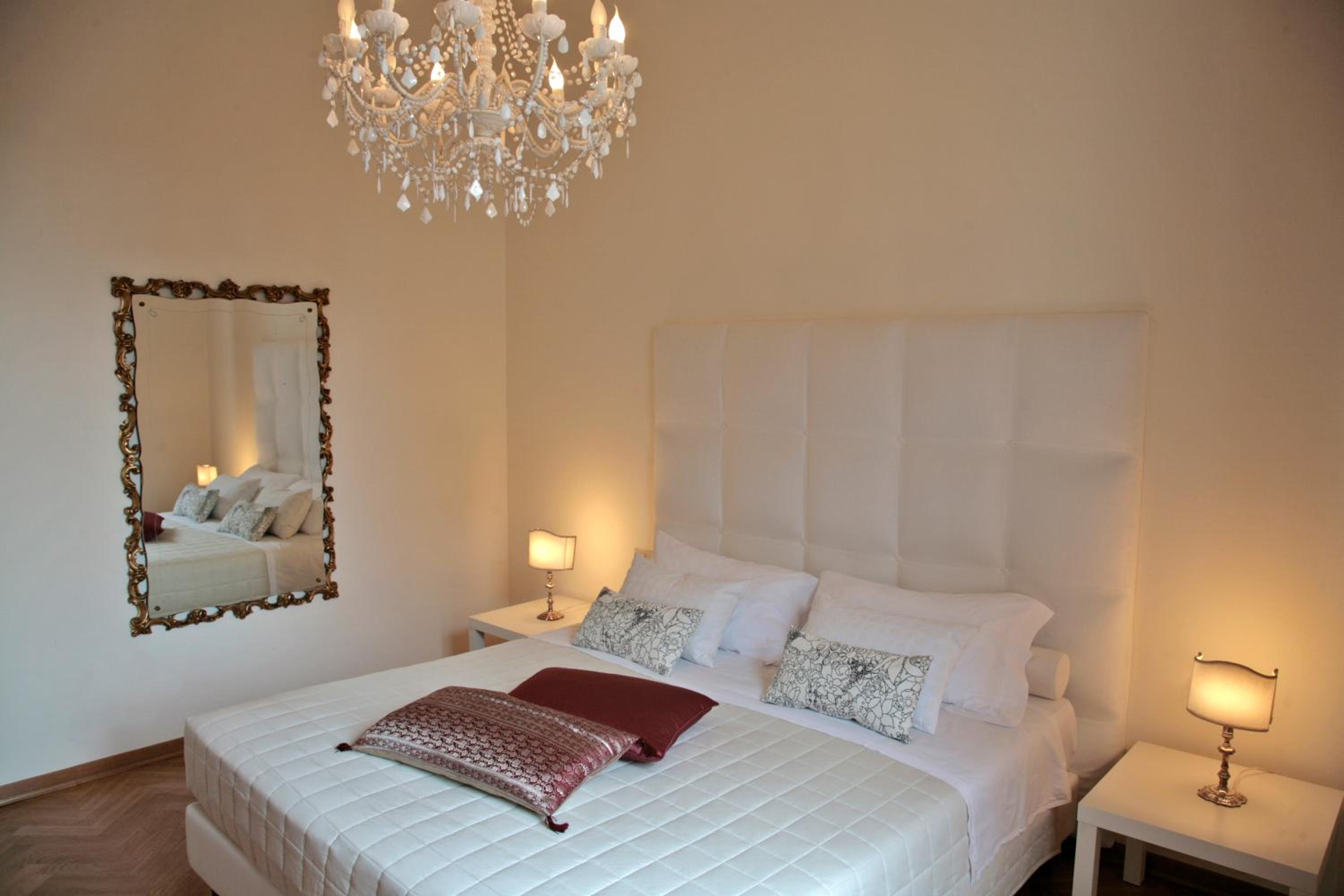 Executive Suite - Photo 9