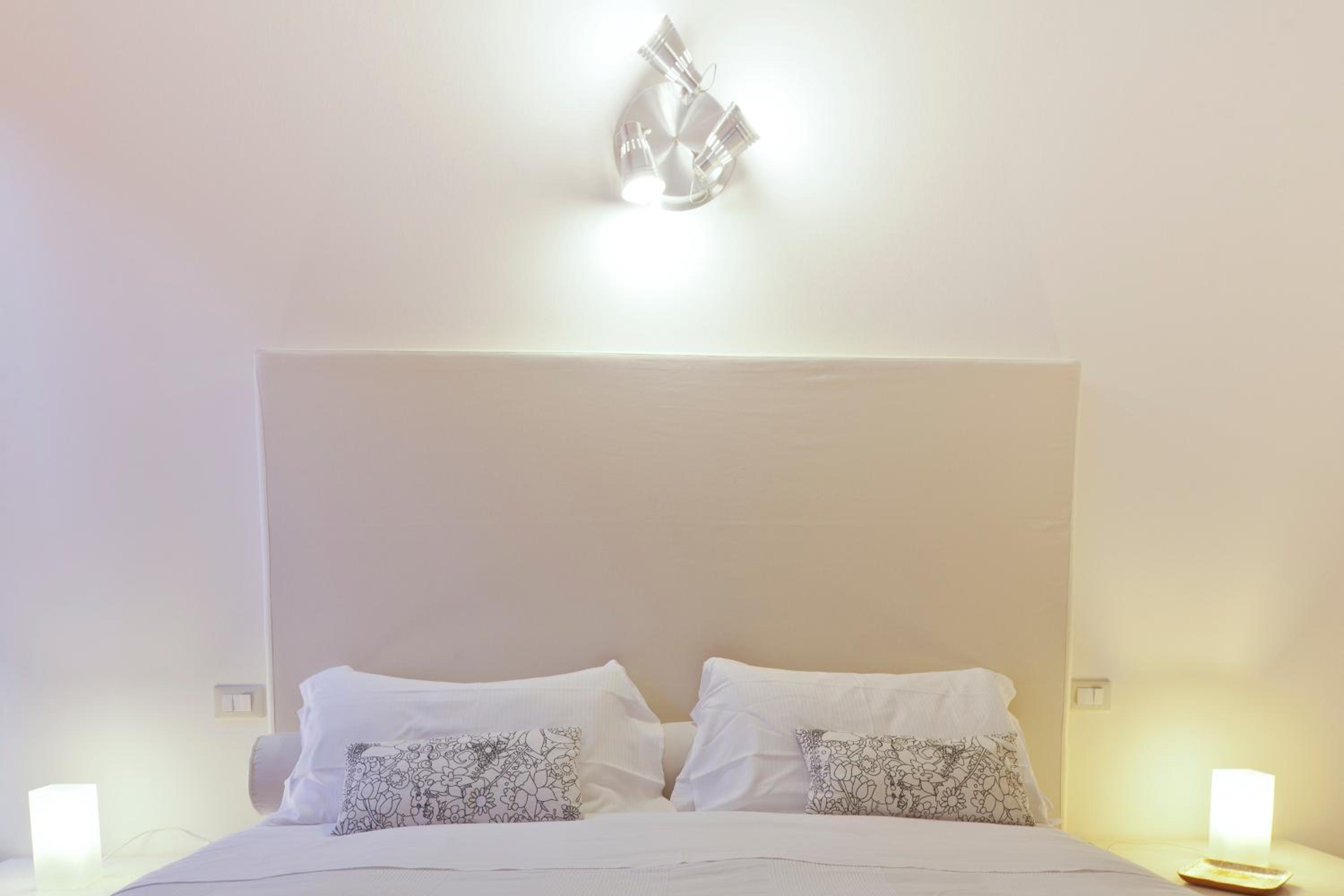 Executive Suite - Photo 14