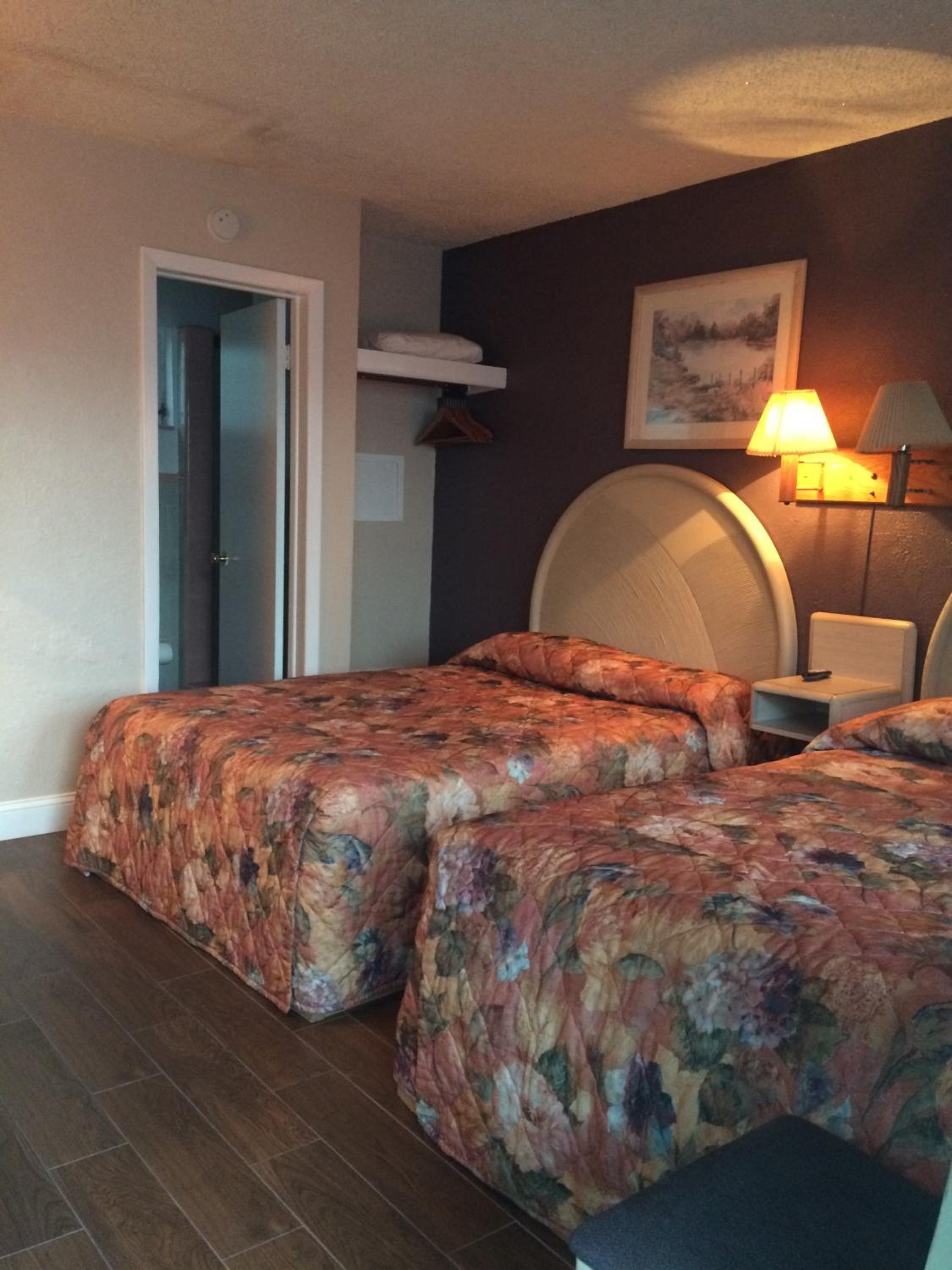 Basic Double Room photo 2