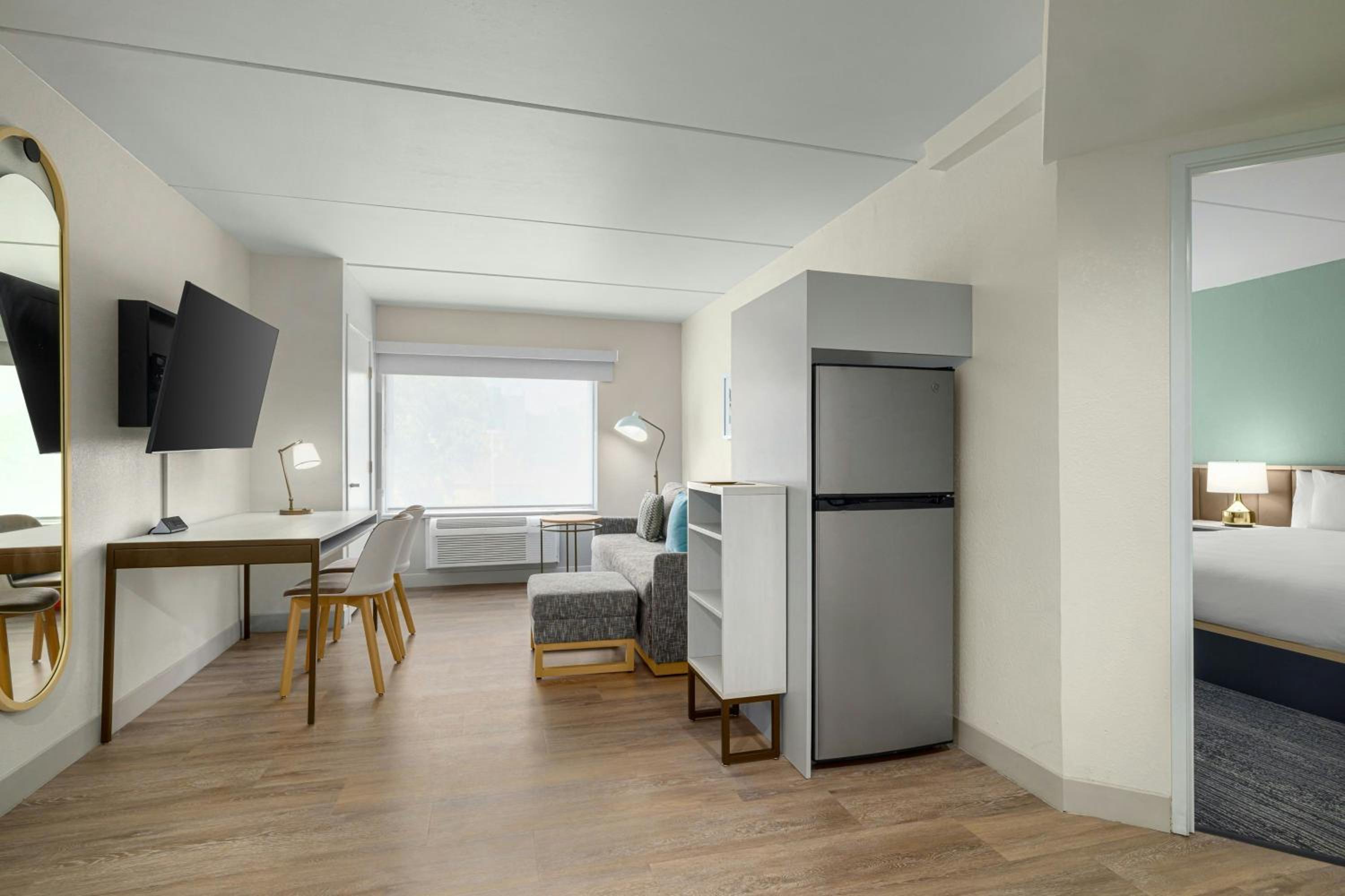 Two-Bedroom Suite - Photo 2