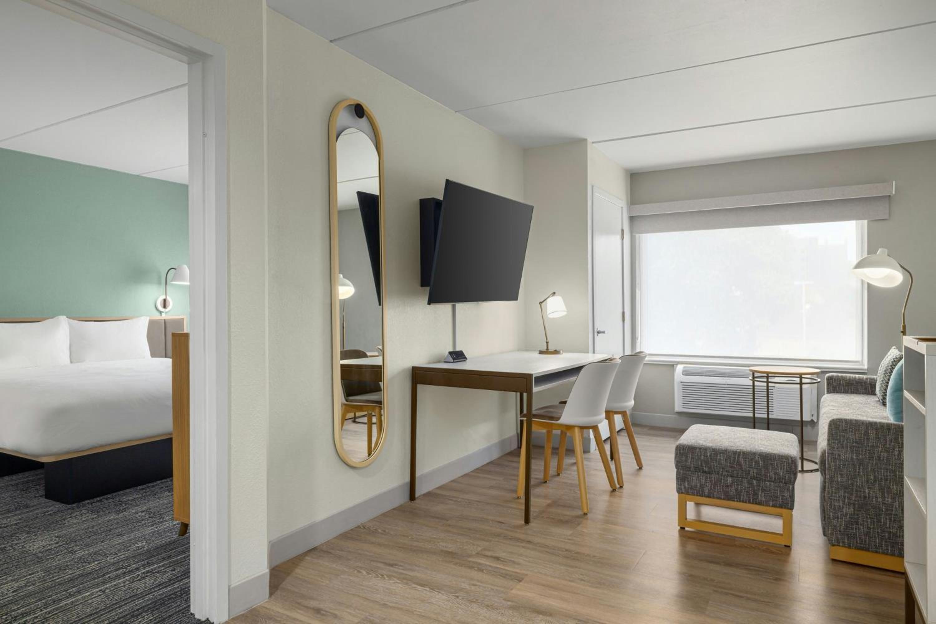 Two-Bedroom Suite - Photo 3