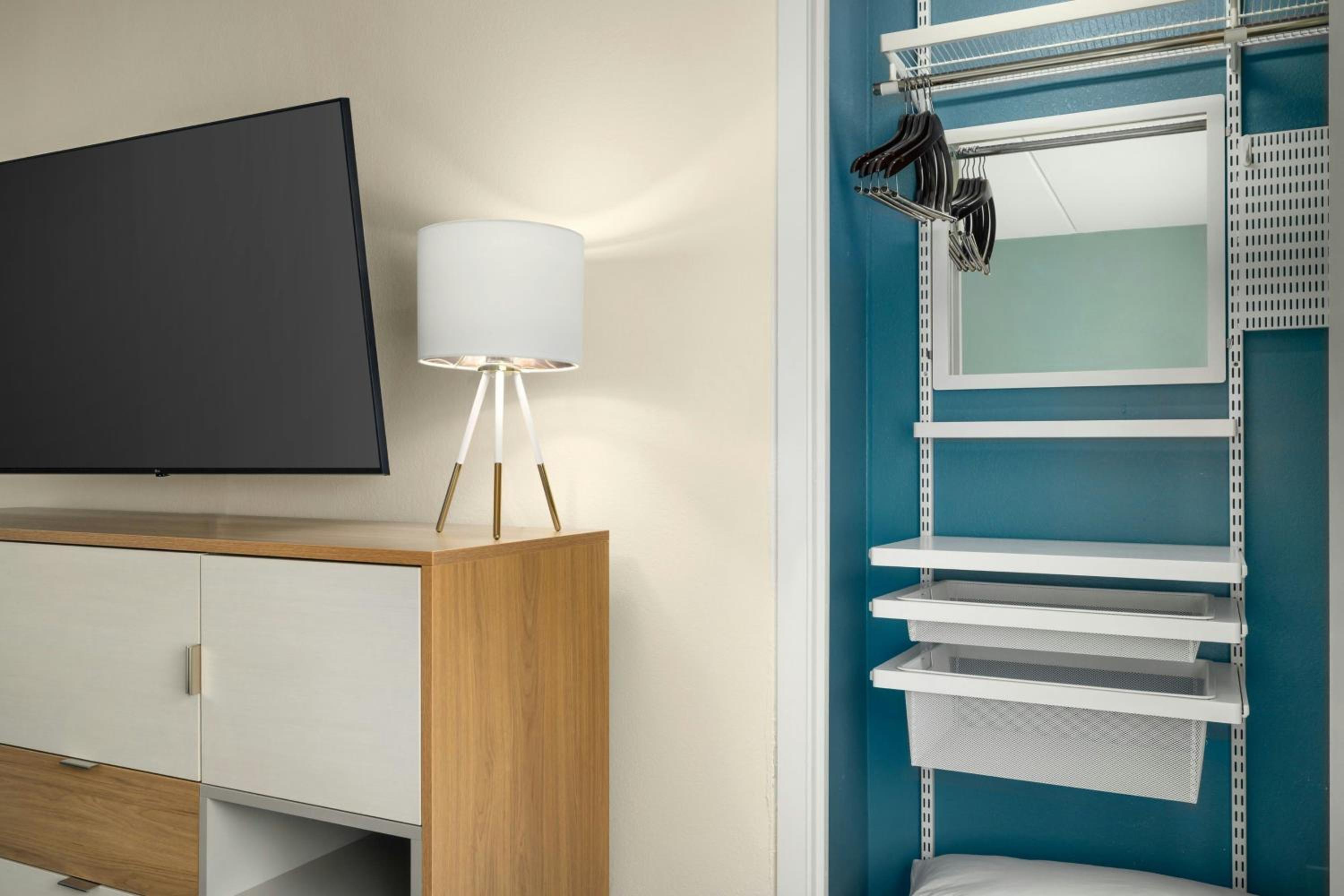 One-Bedroom Queen Suite with Two Queen Beds - Photo 5