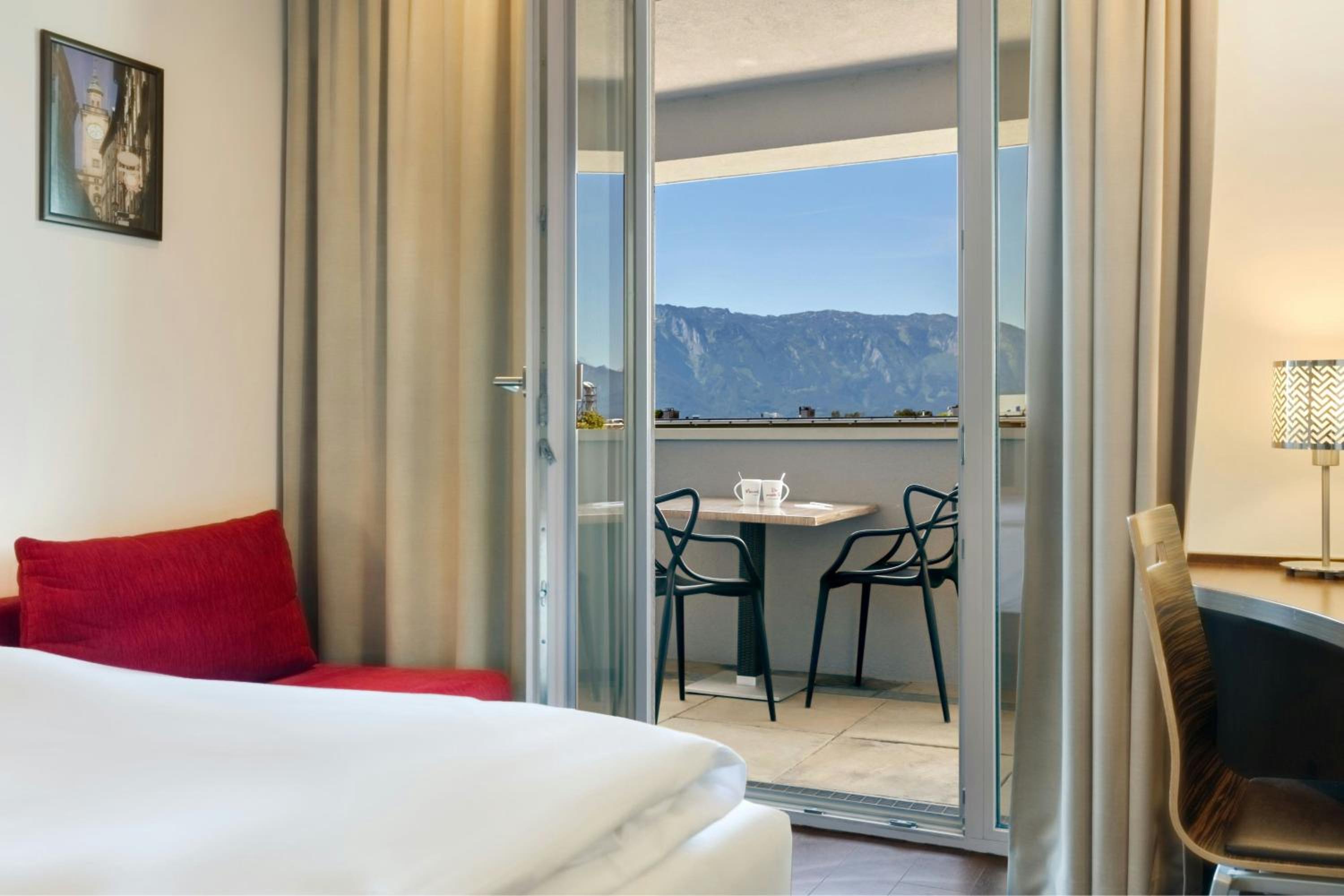 Standard King Room with Balcony - Photo 1