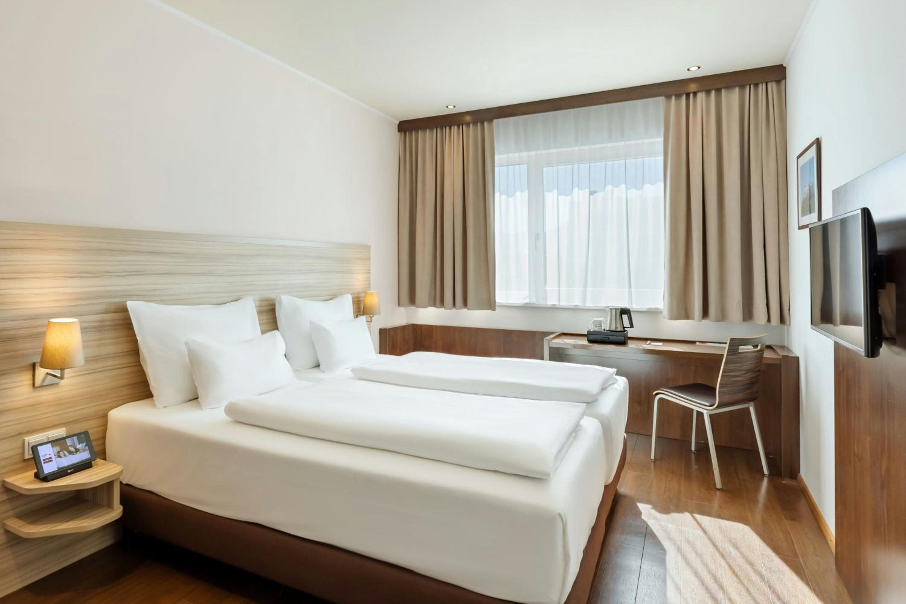 Standard Twin Room with Two Twin Beds - Photo 1