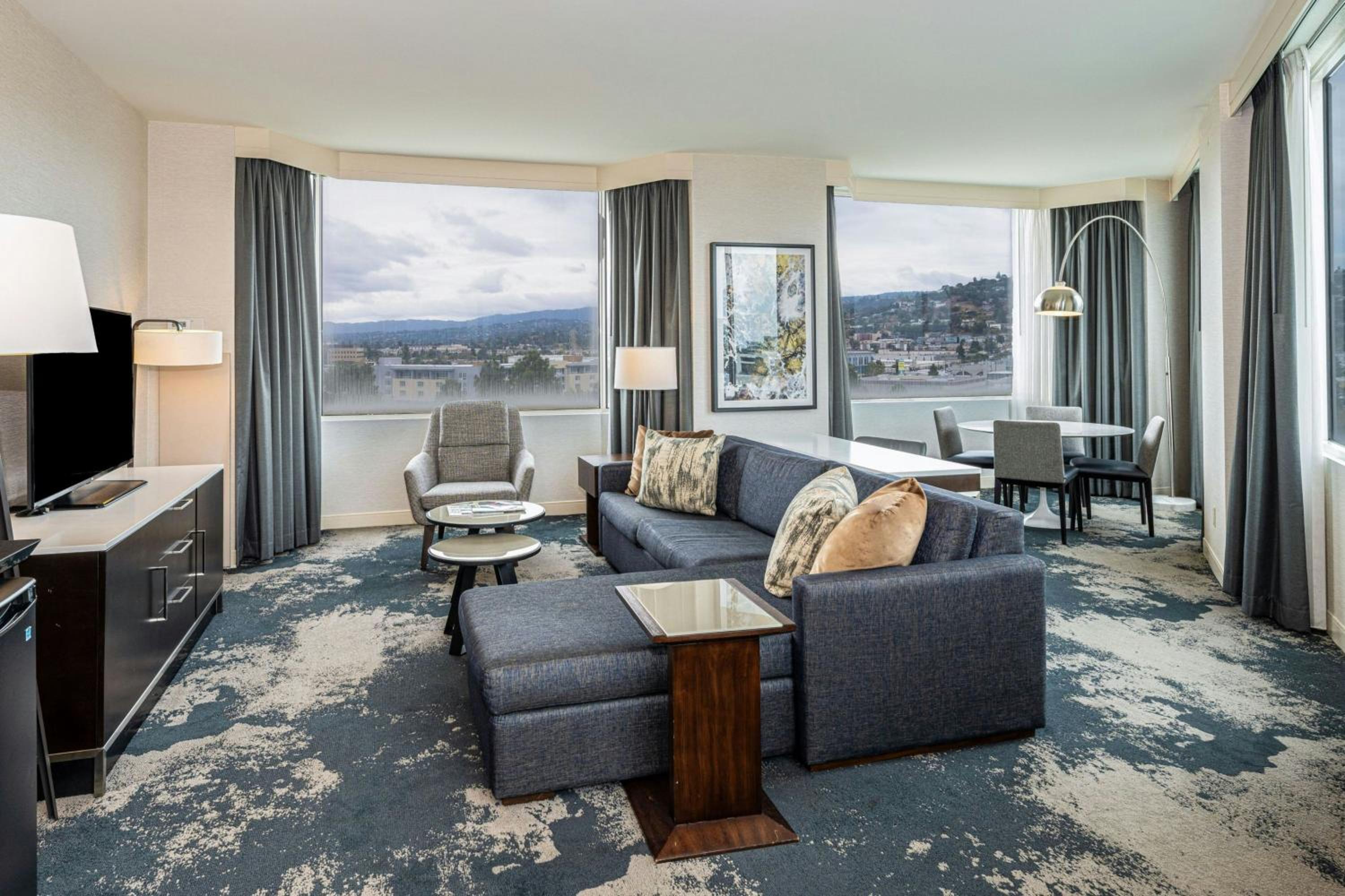 One-Bedroom King Suite with Sofa Bed  - Photo 1