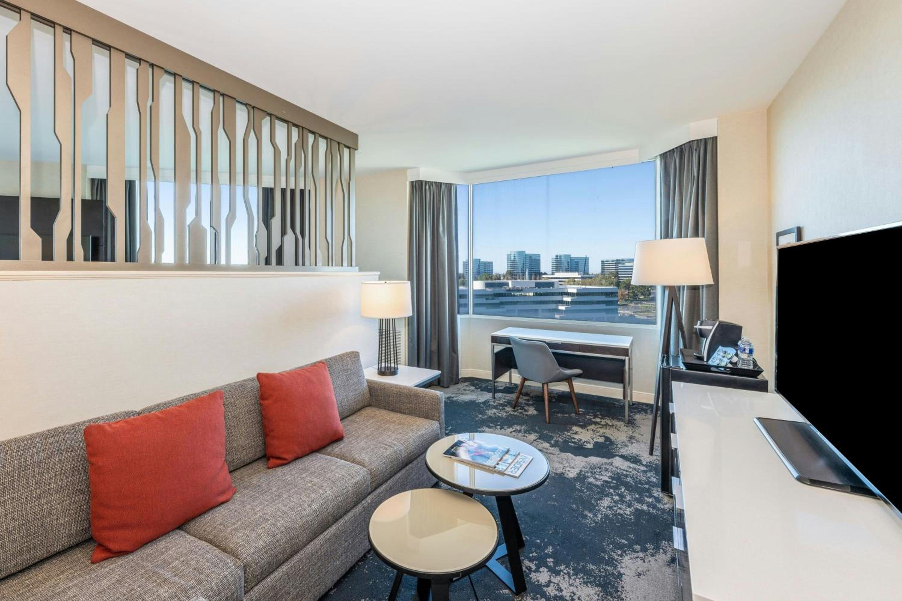 Junior King Suite with Sofa Bed - Photo 2