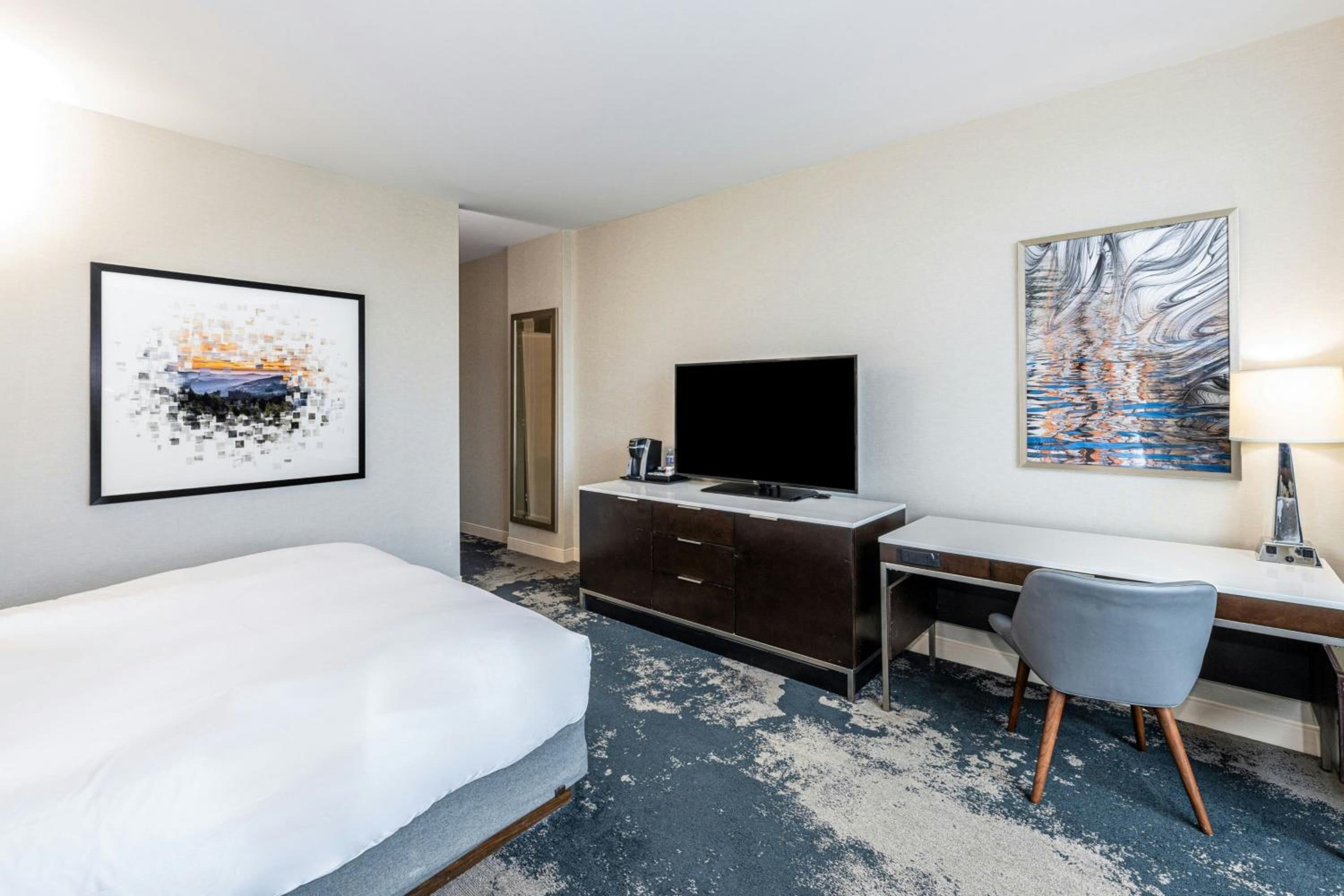 Standard King Room - Photo 3