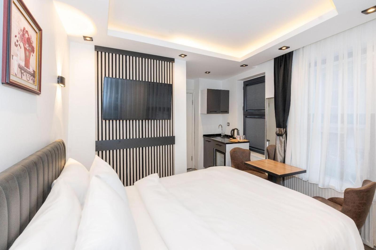 Economy Double Room photo 3