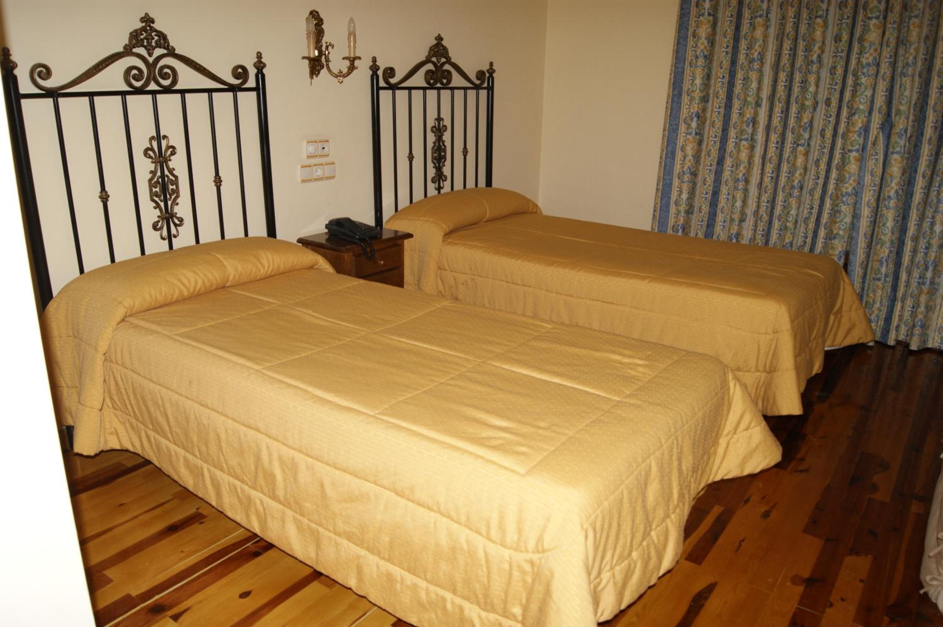 Twin Room - Photo 5