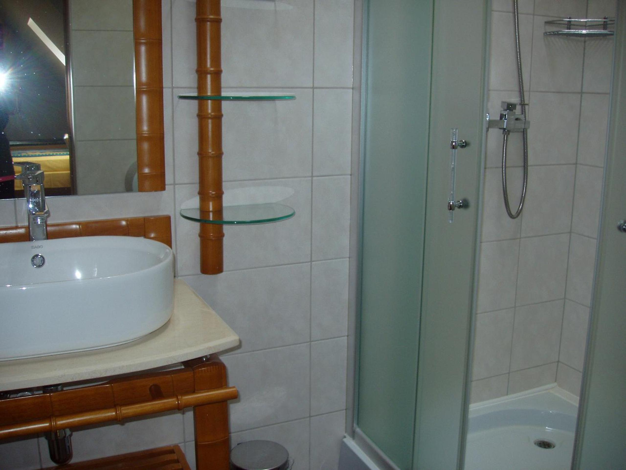 Twin Room with Balcony - Photo 15
