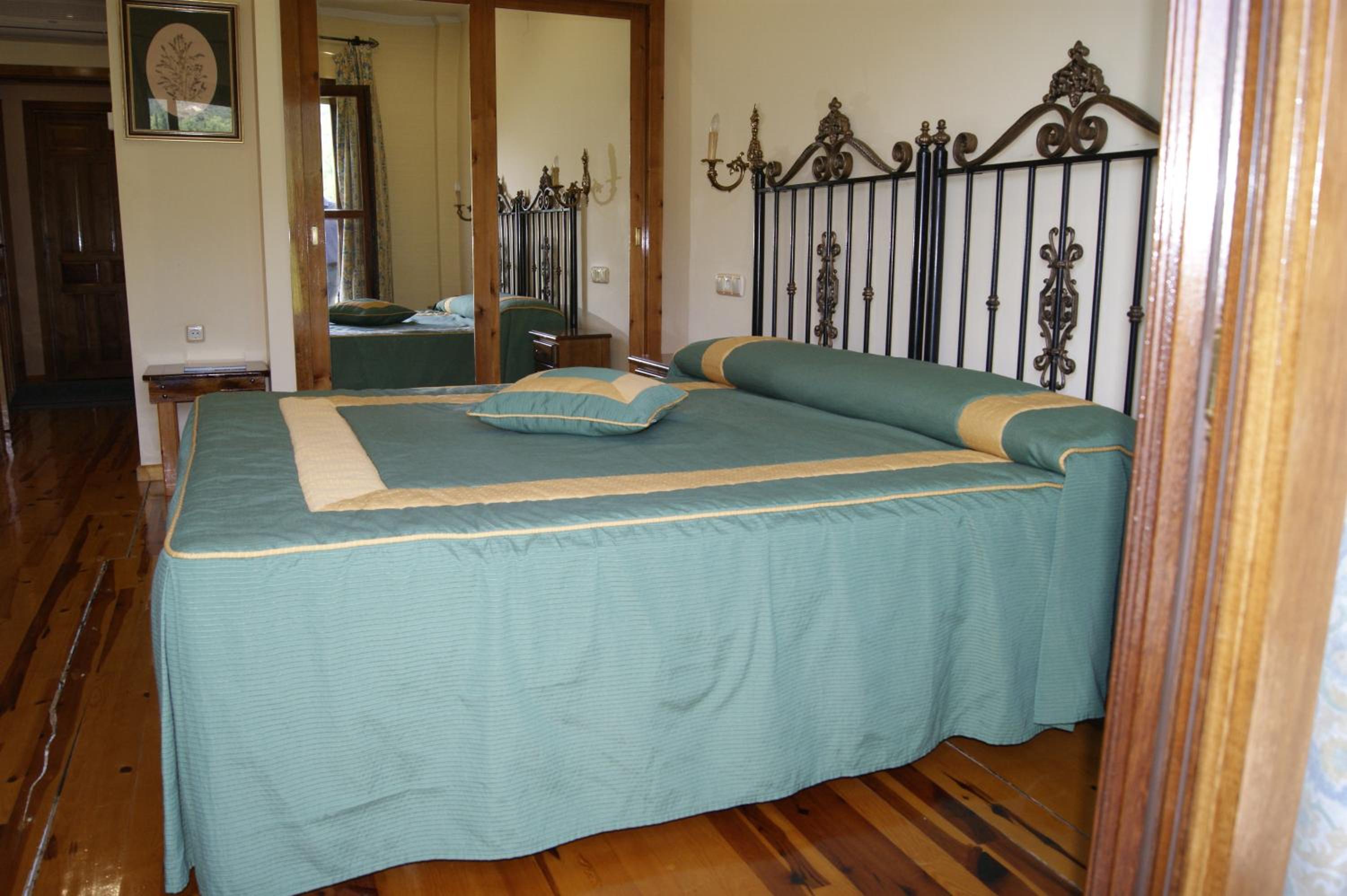 Standard Double Room - Photo 2