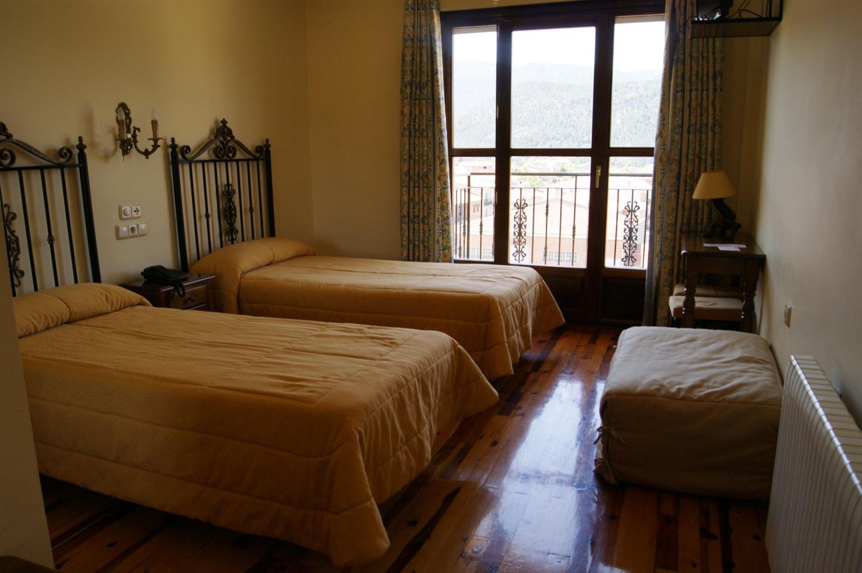Twin Room - Photo 4