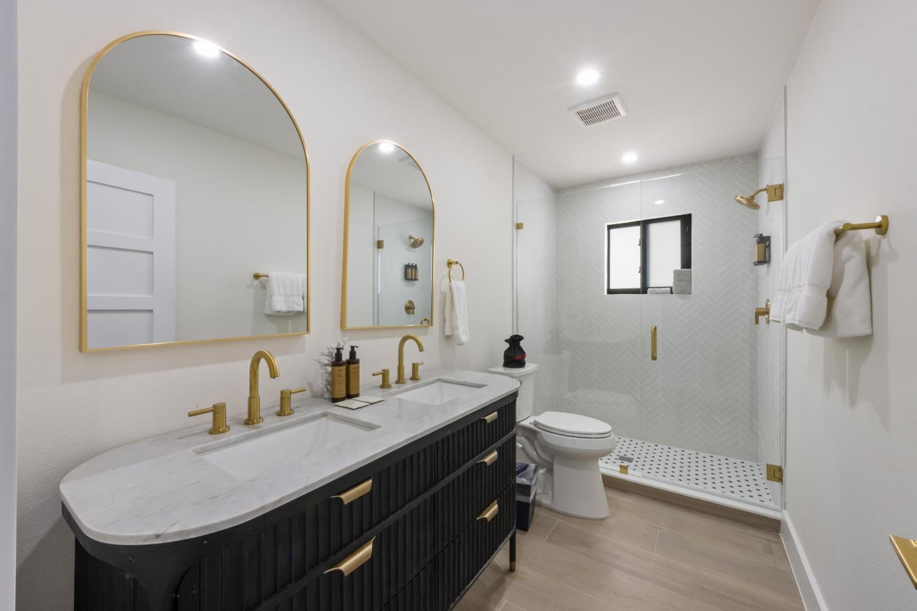 Beachfront Luxury King Suite photo 2