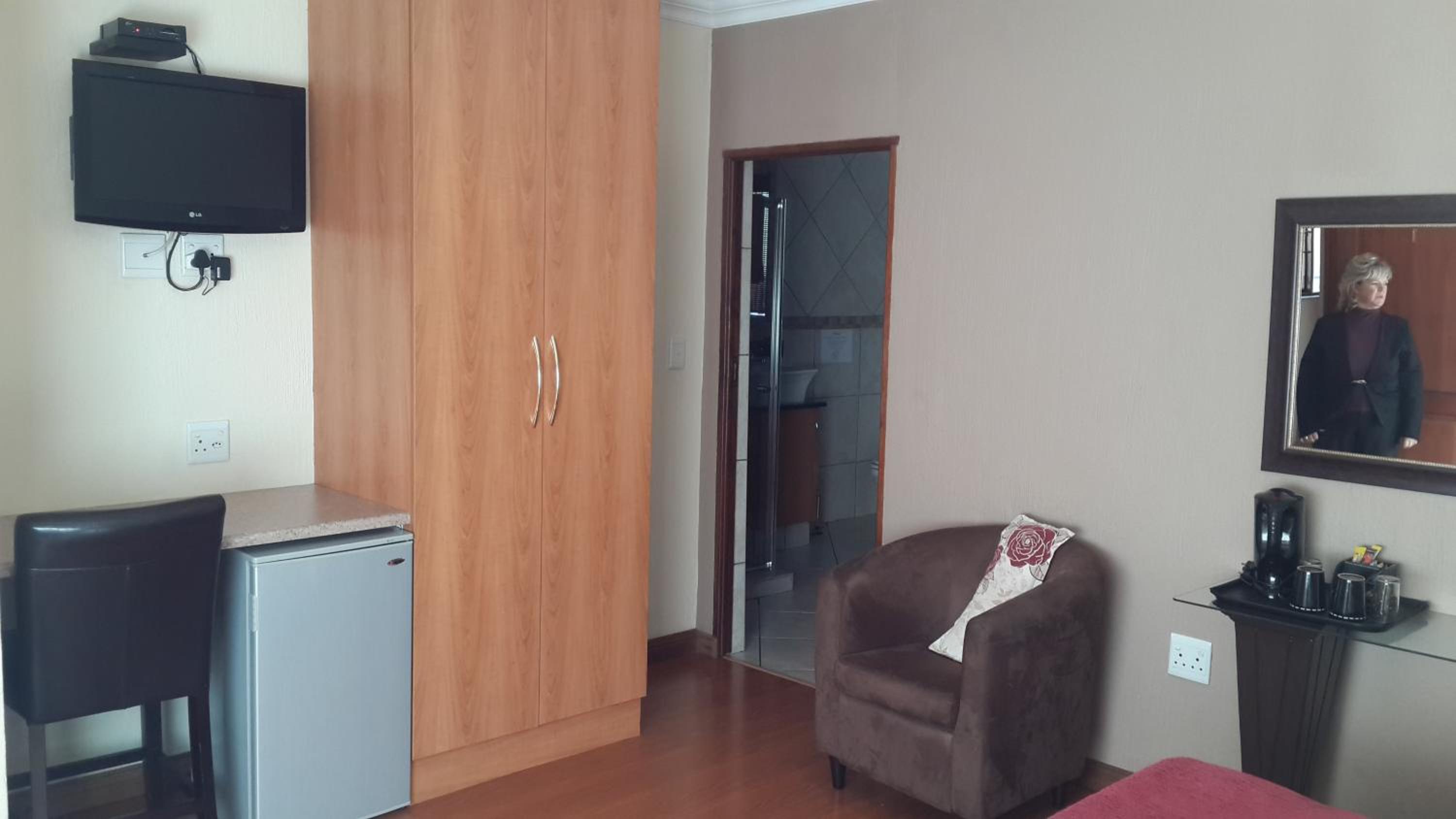 Large Double or Twin Room - Photo 2