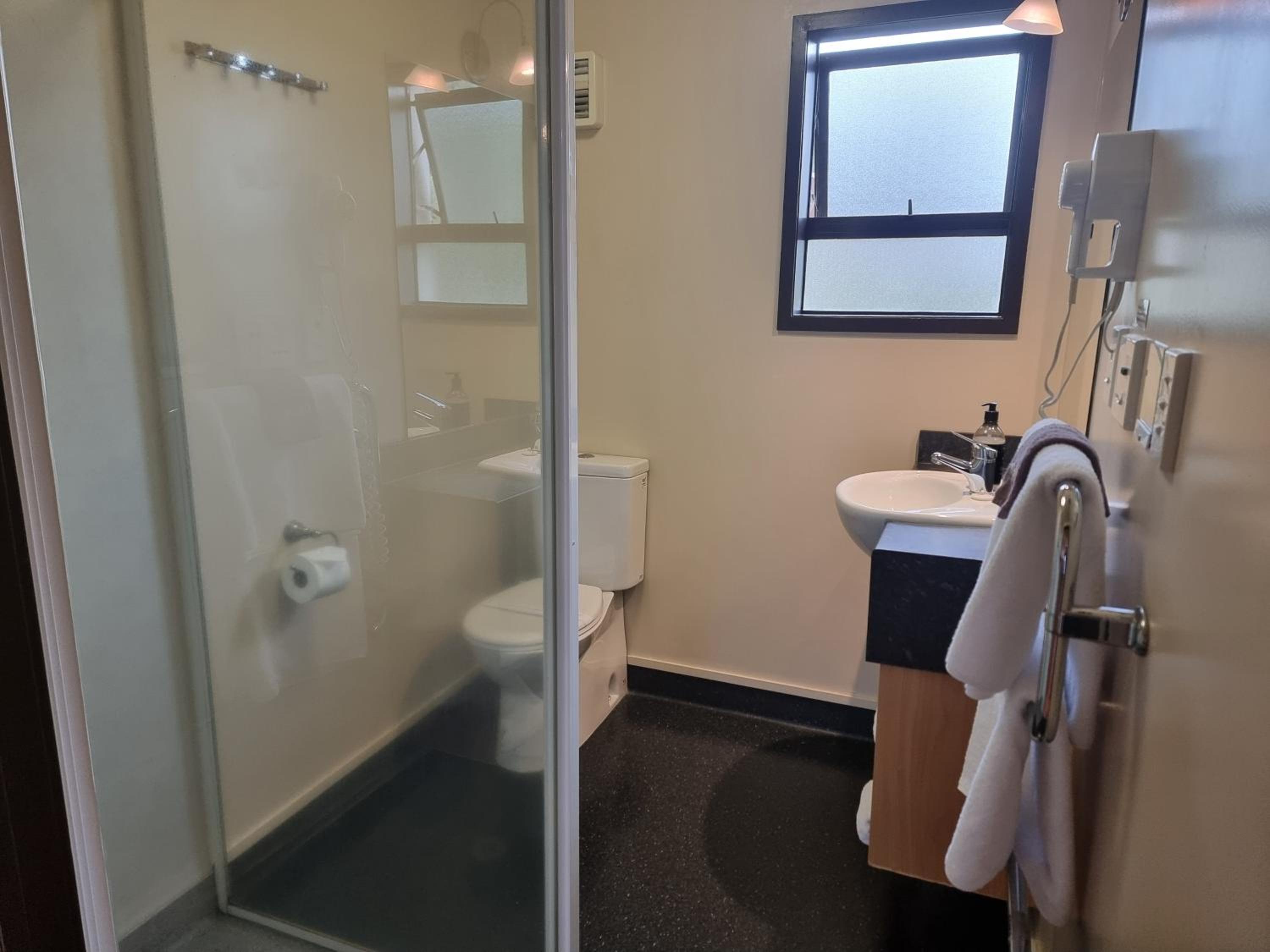 Family Room with Private Bathroom photo 3