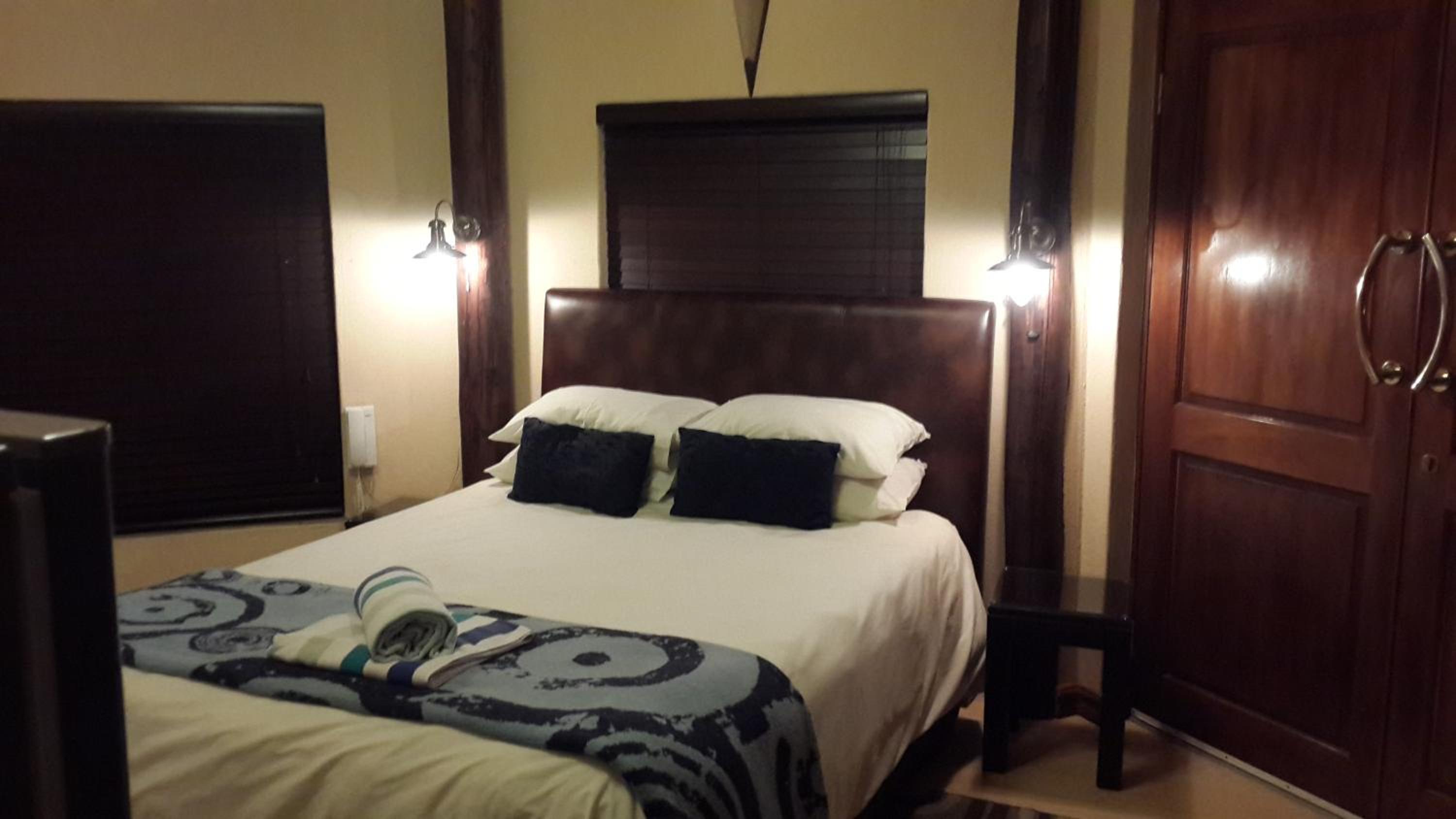 Queen Room - Disability Access - Photo 2