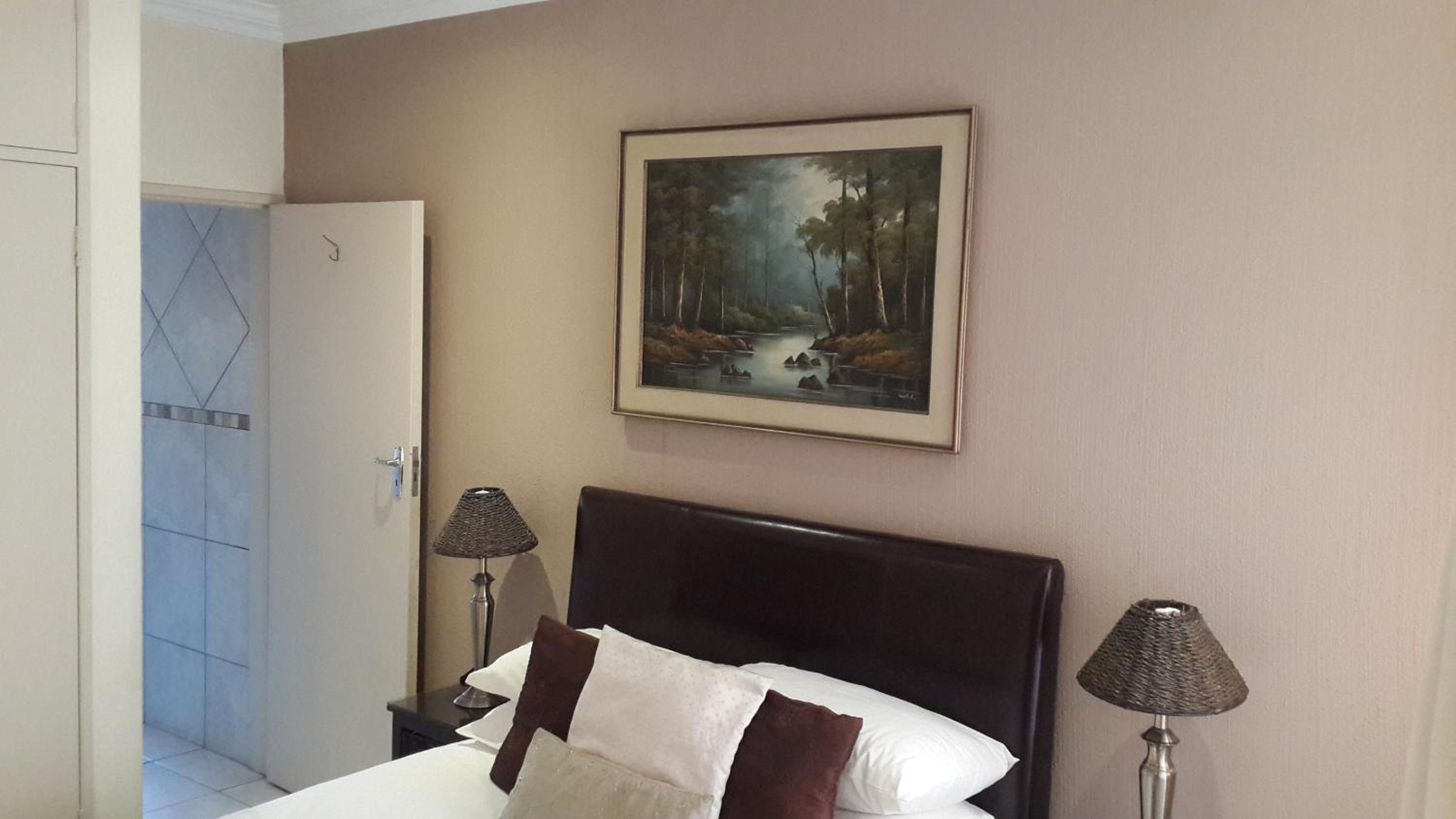 Budget Double Room - Photo 5