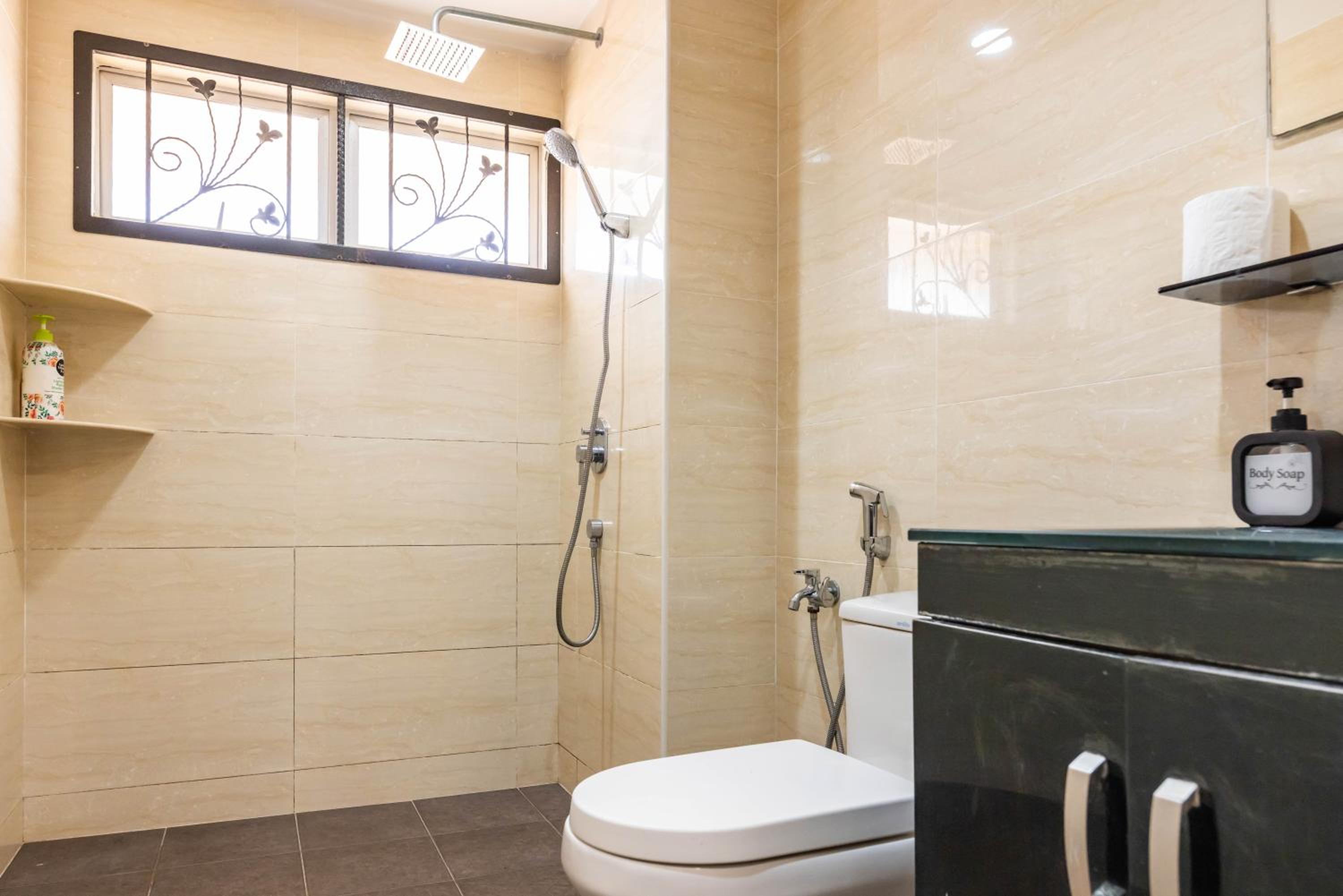 Three-Bedroom Vacation Home  photo 2