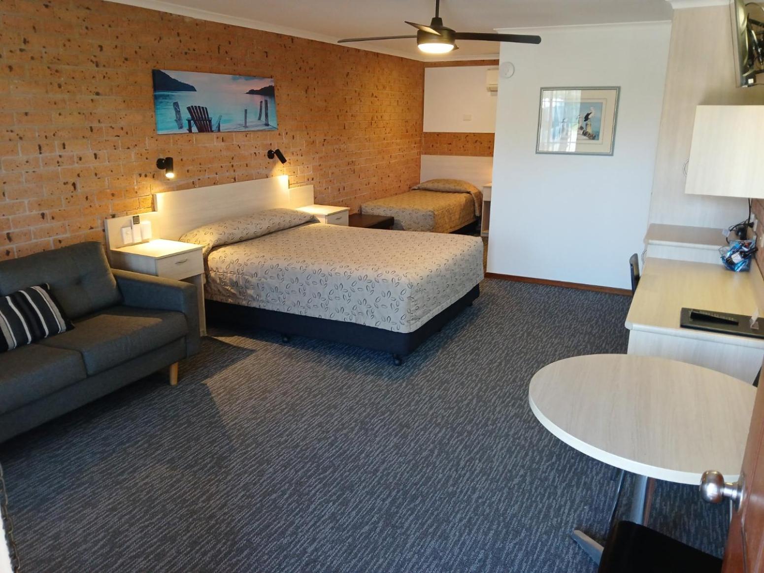 Standard Triple Room photo 2