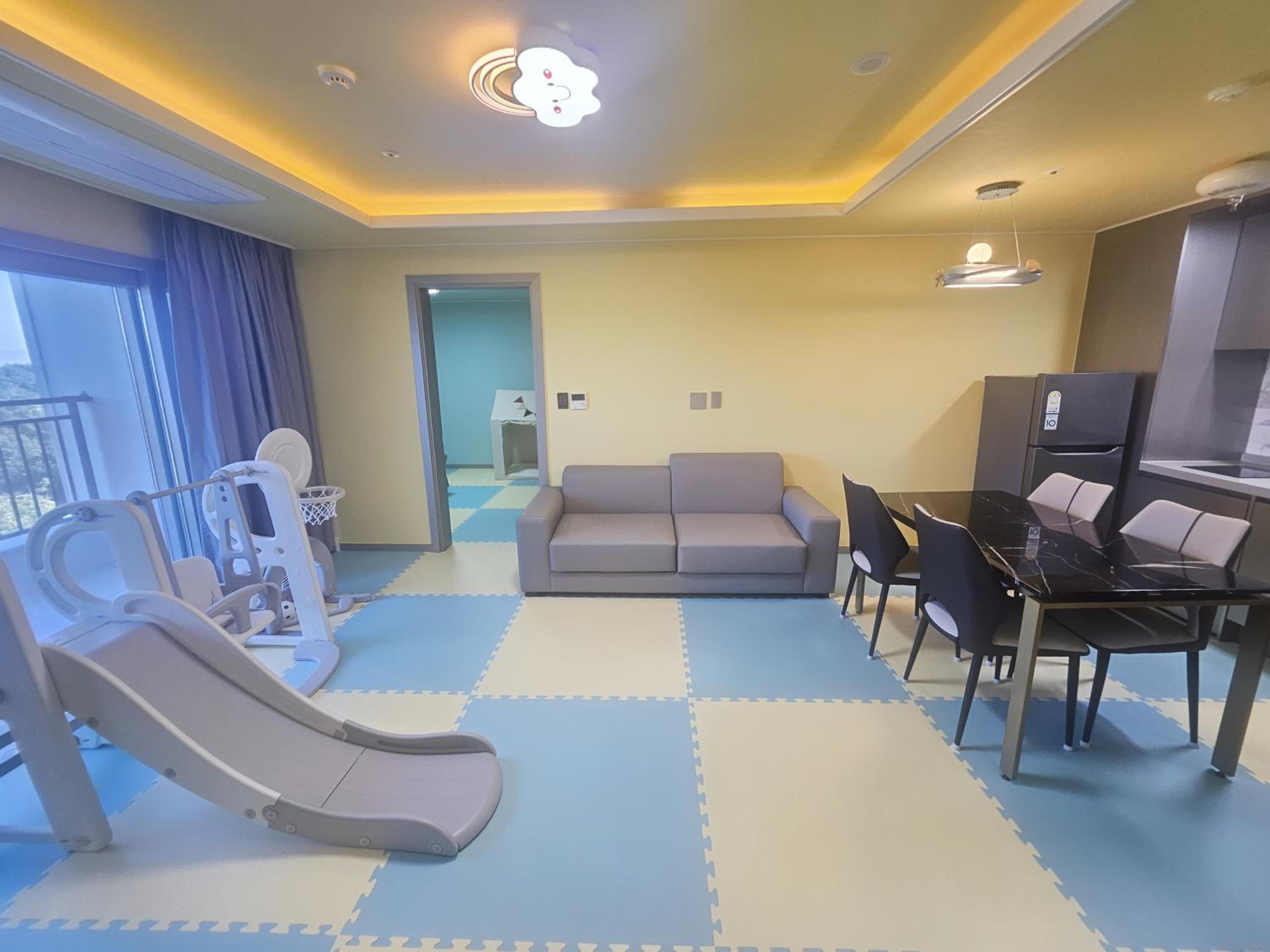 Standard Family Room - Photo 2