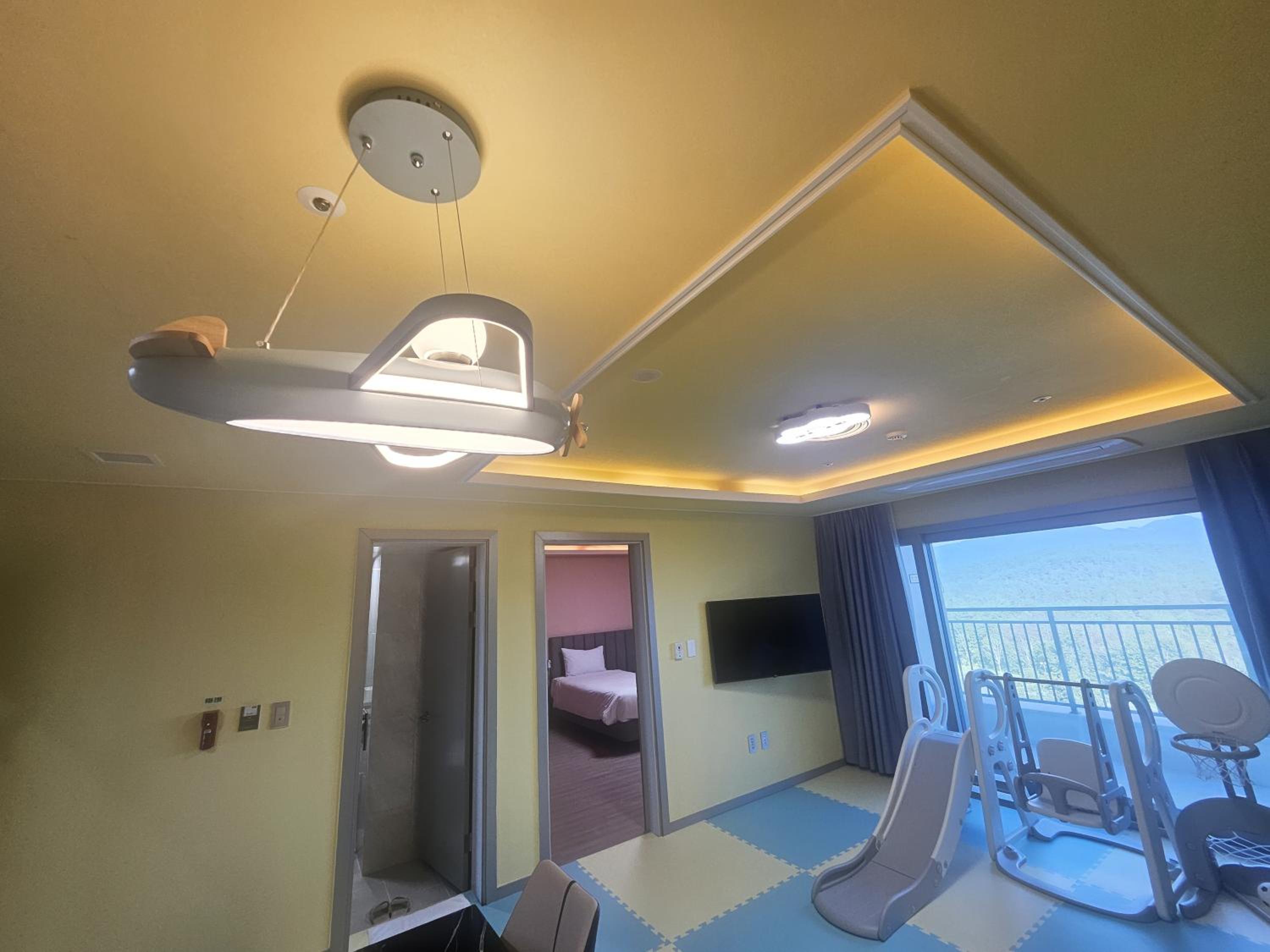 Standard Family Room - Photo 7
