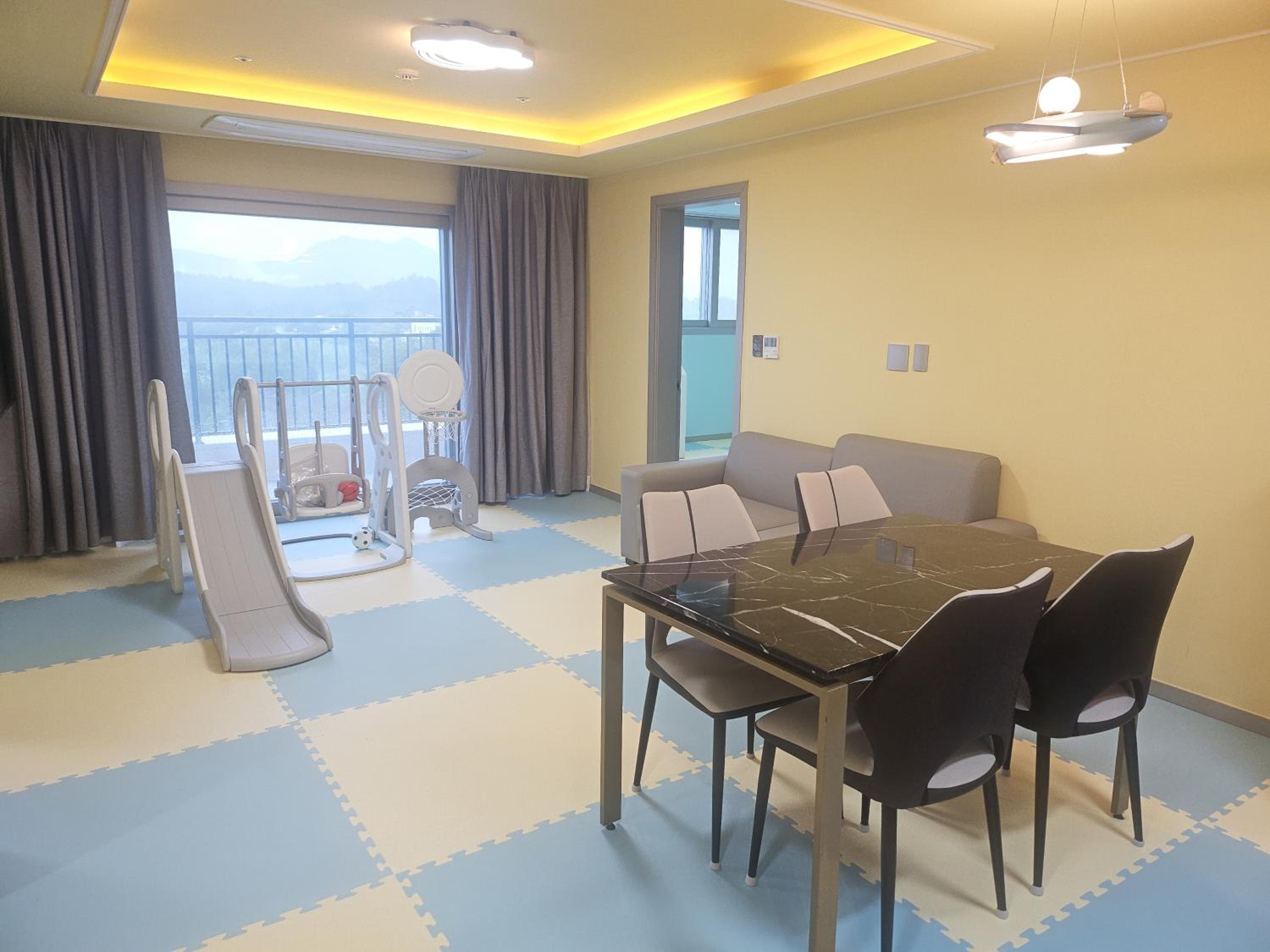 Standard Family Room - Photo 9