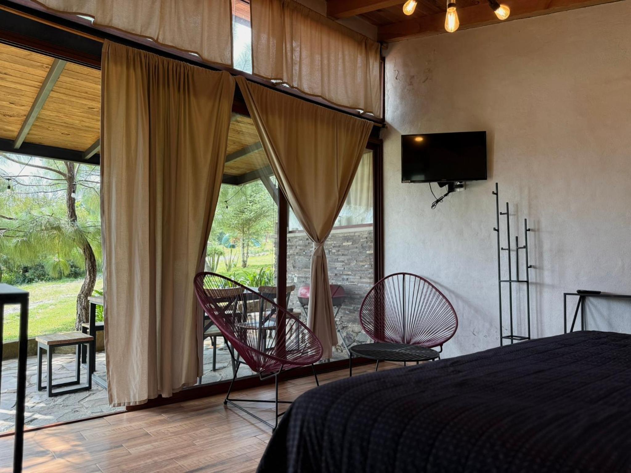 Two-Bedroom House - Photo 9