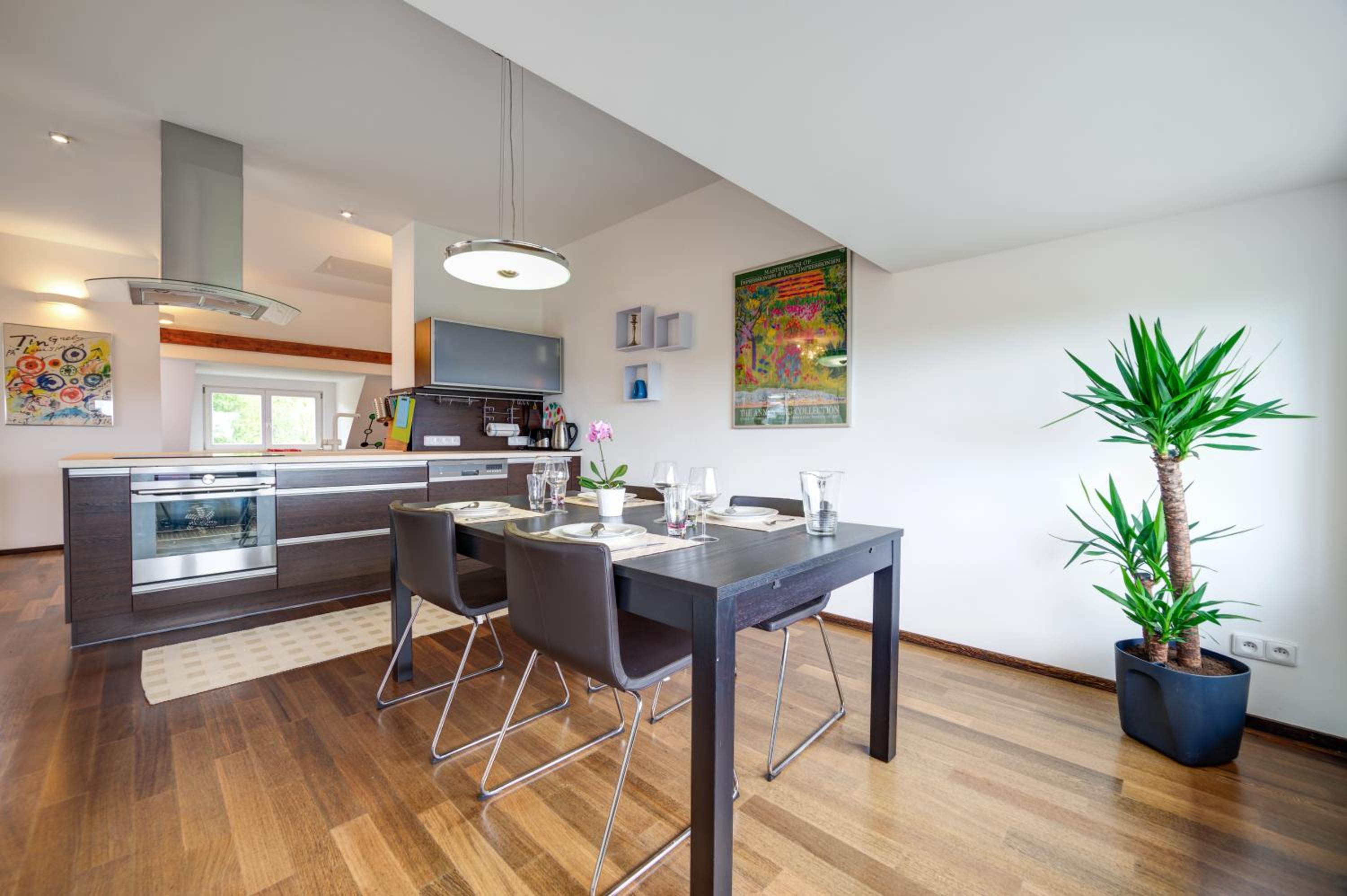 One-Bedroom Apartment with Balcony photo 2