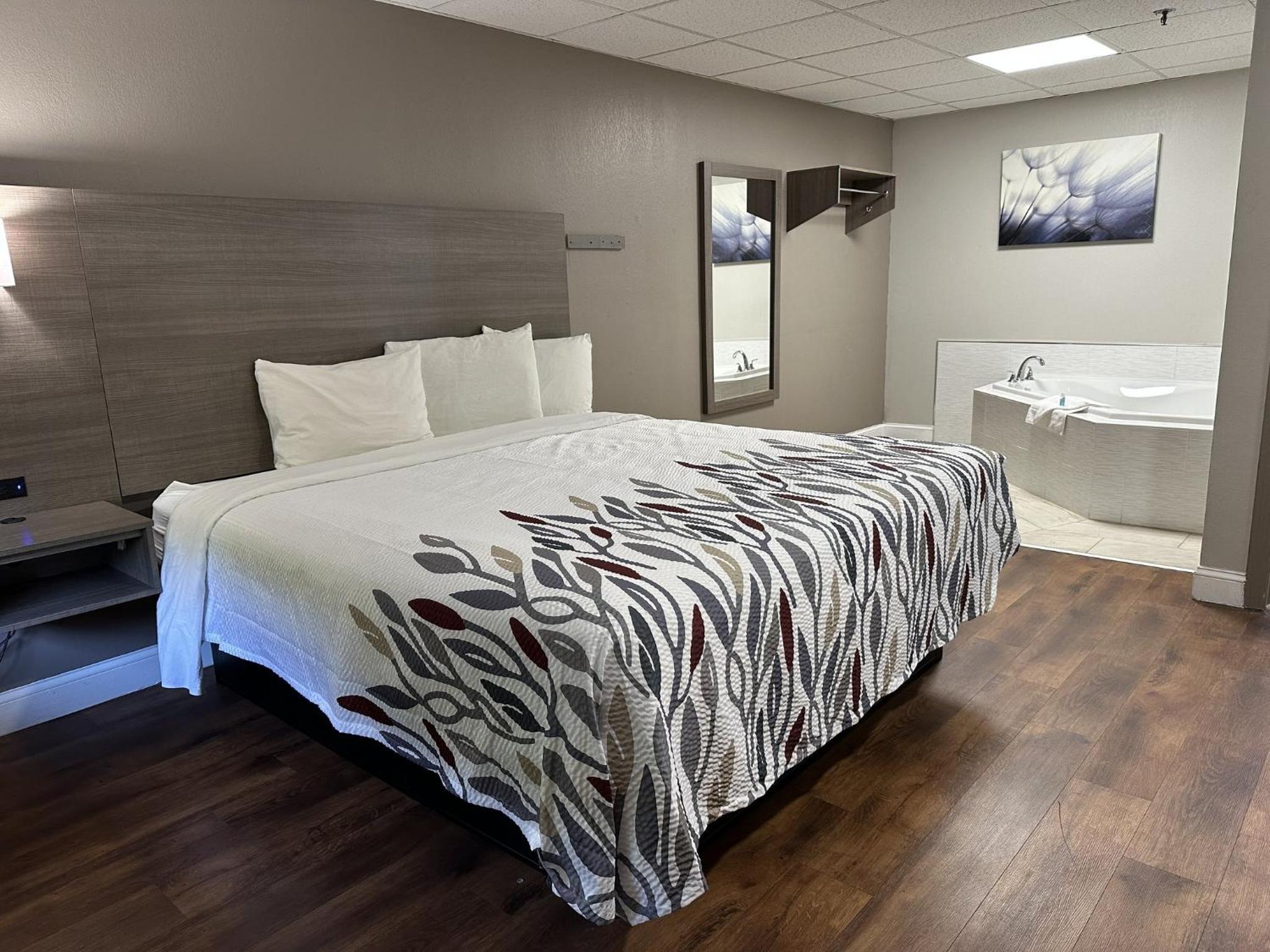 Superior King Room with Spa Bath Non-Smoking photo 3