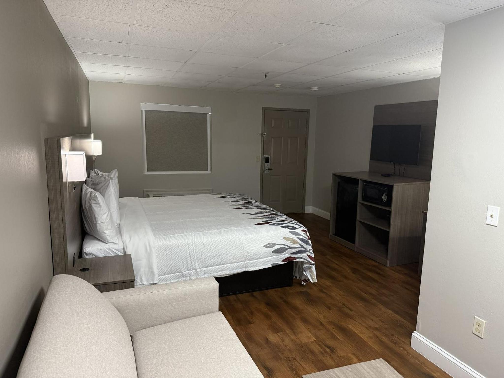 Superior King Room with Sofa Bed - Non-Smoking photo 1