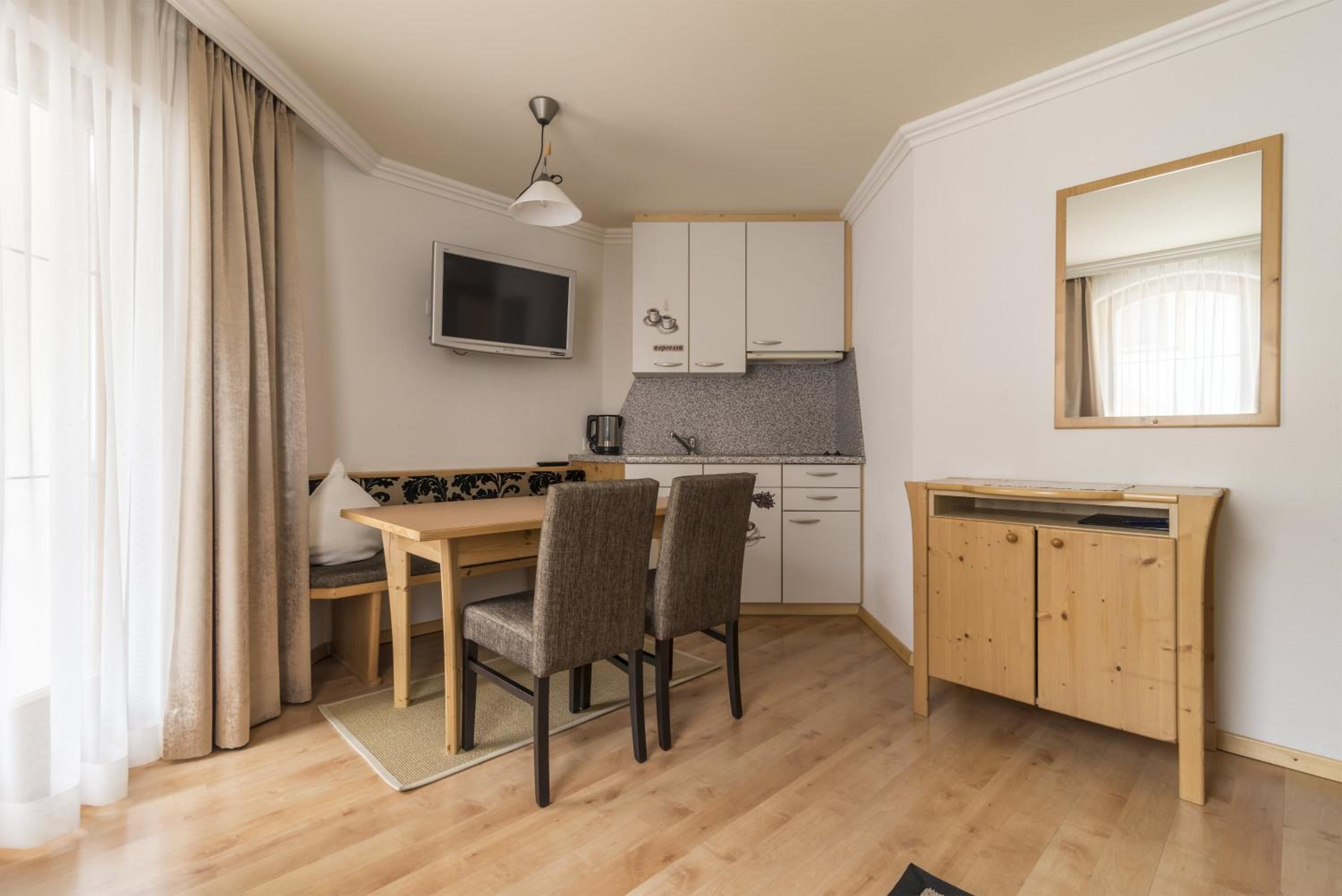 Apartment with Mountain View photo 2