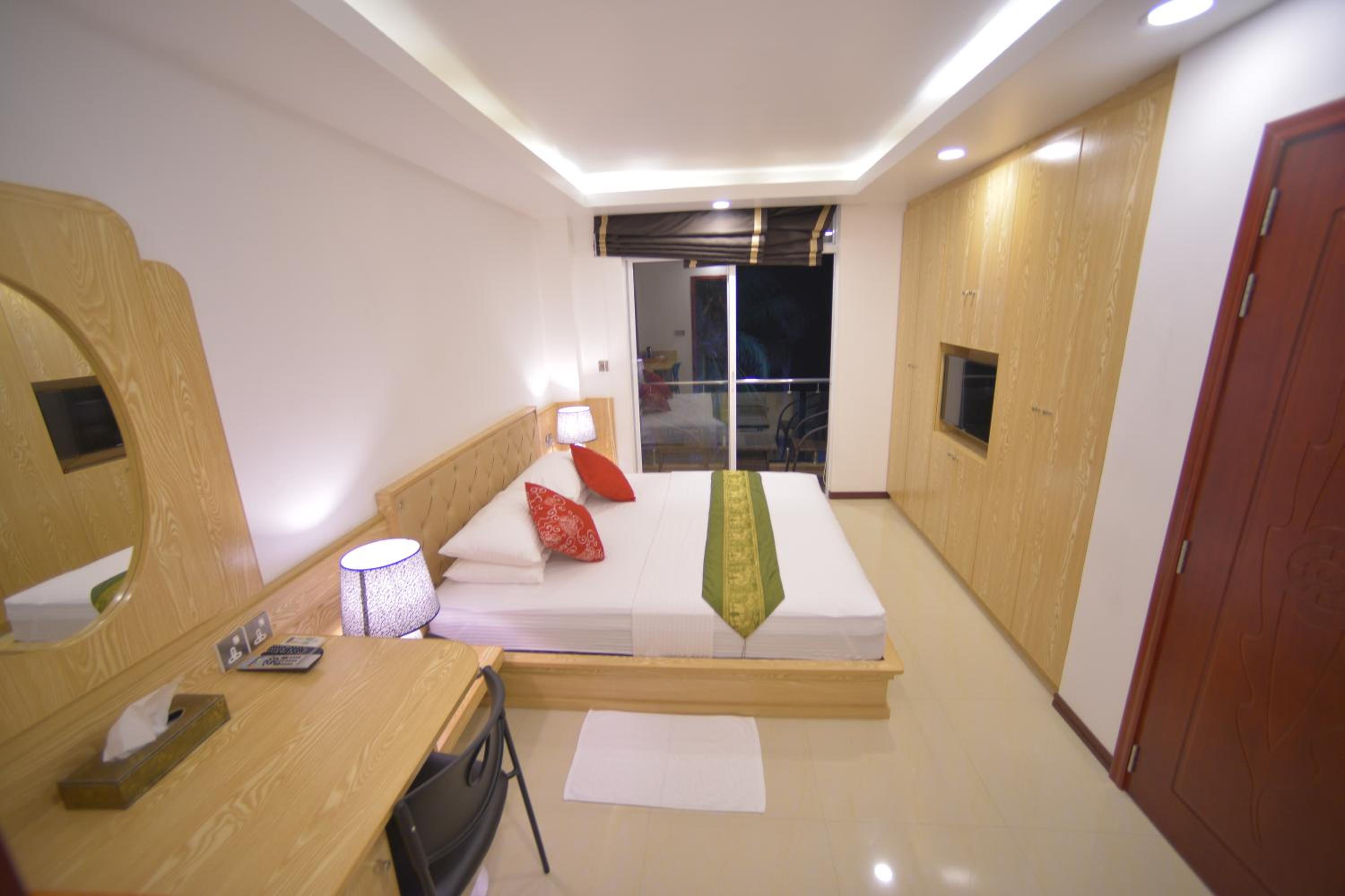 Deluxe Double Room with Balcony and Sea View (10% off on Food & Beverage)