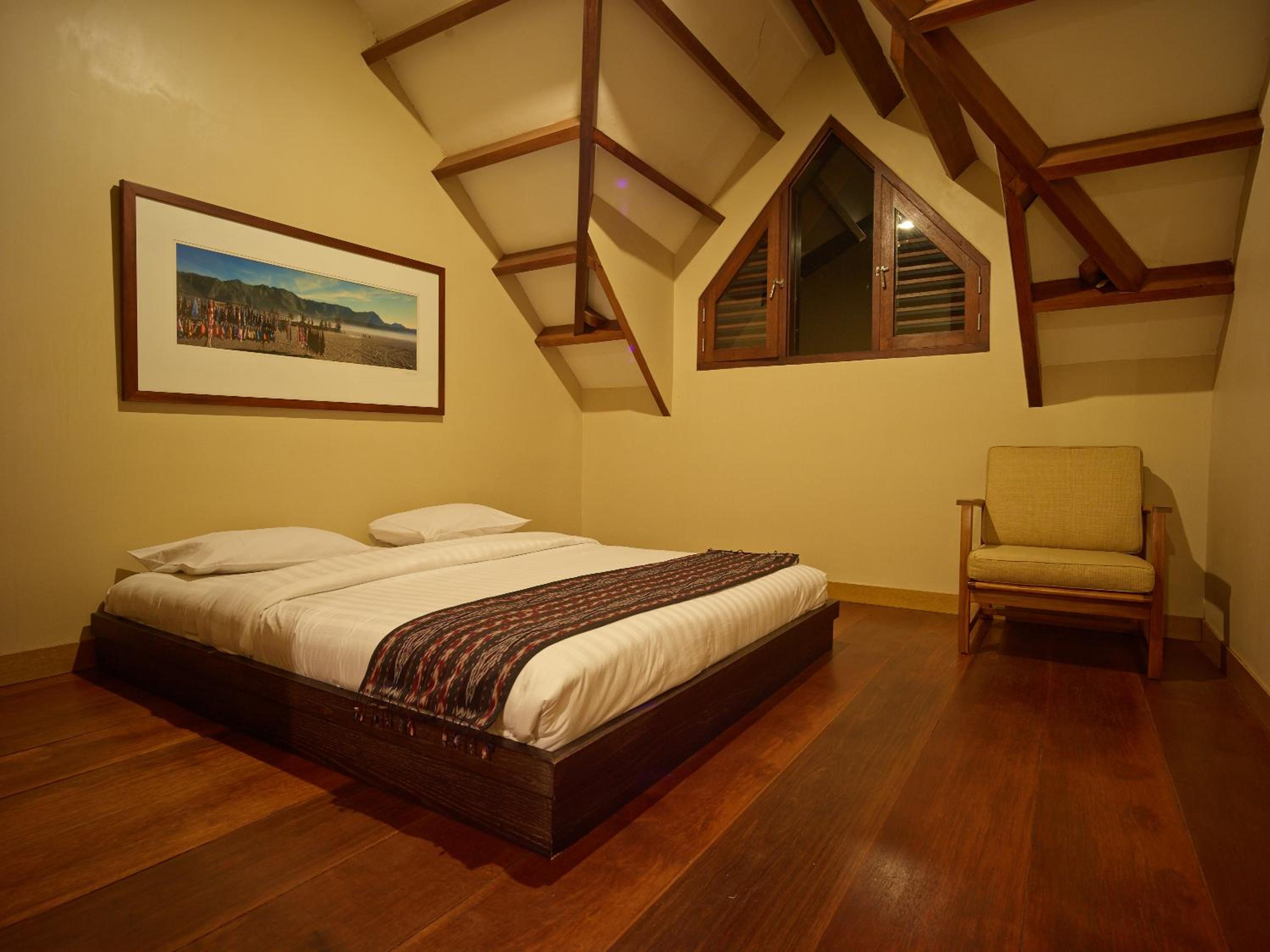 Loft Family Room - Photo 4