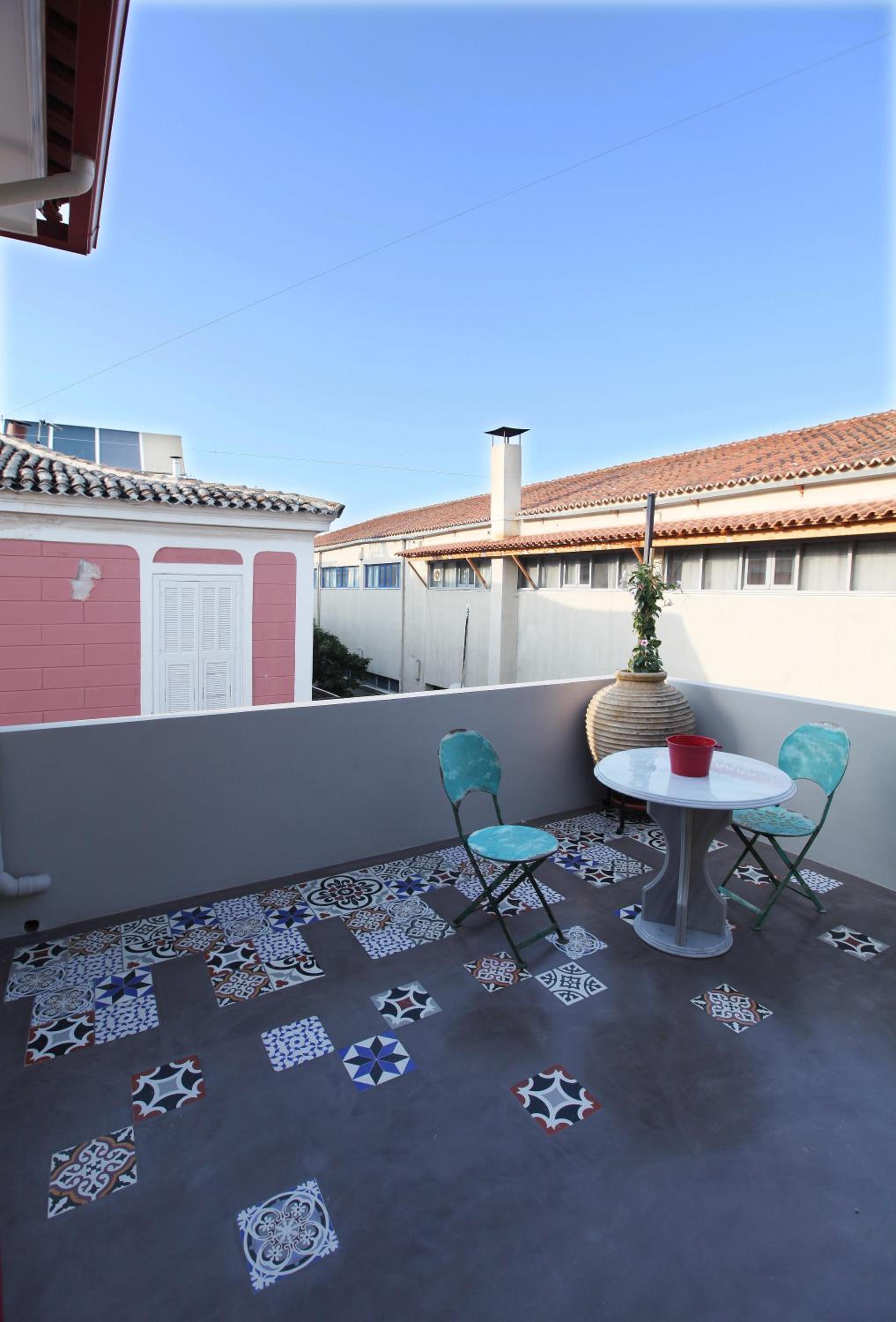 Deluxe Double Room with Balcony - Photo 5