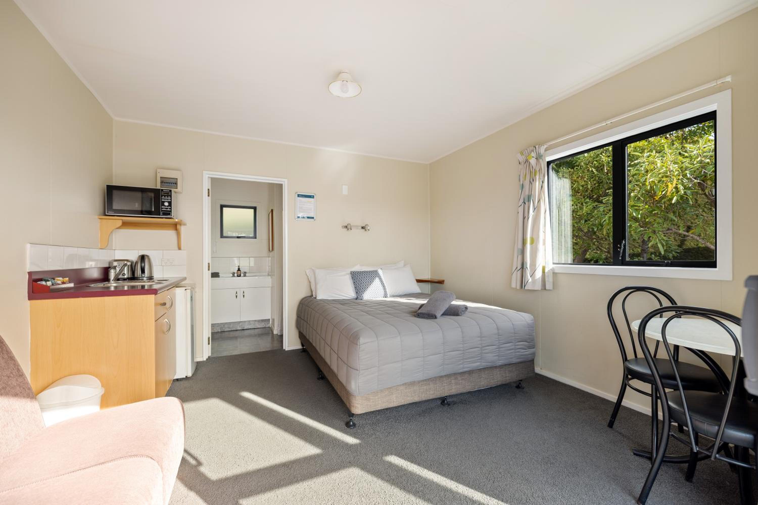 Standard Unit photo 3
