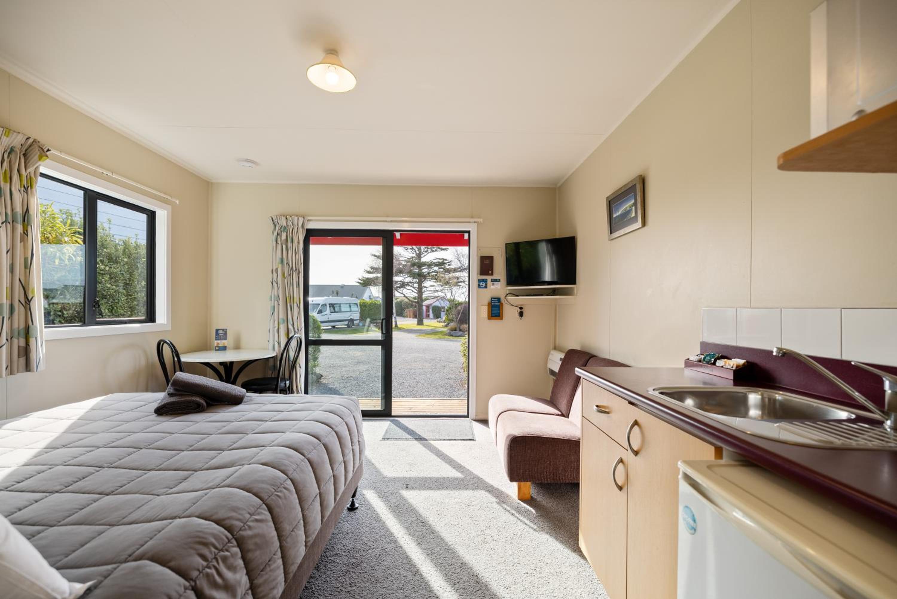 Standard Unit photo 2