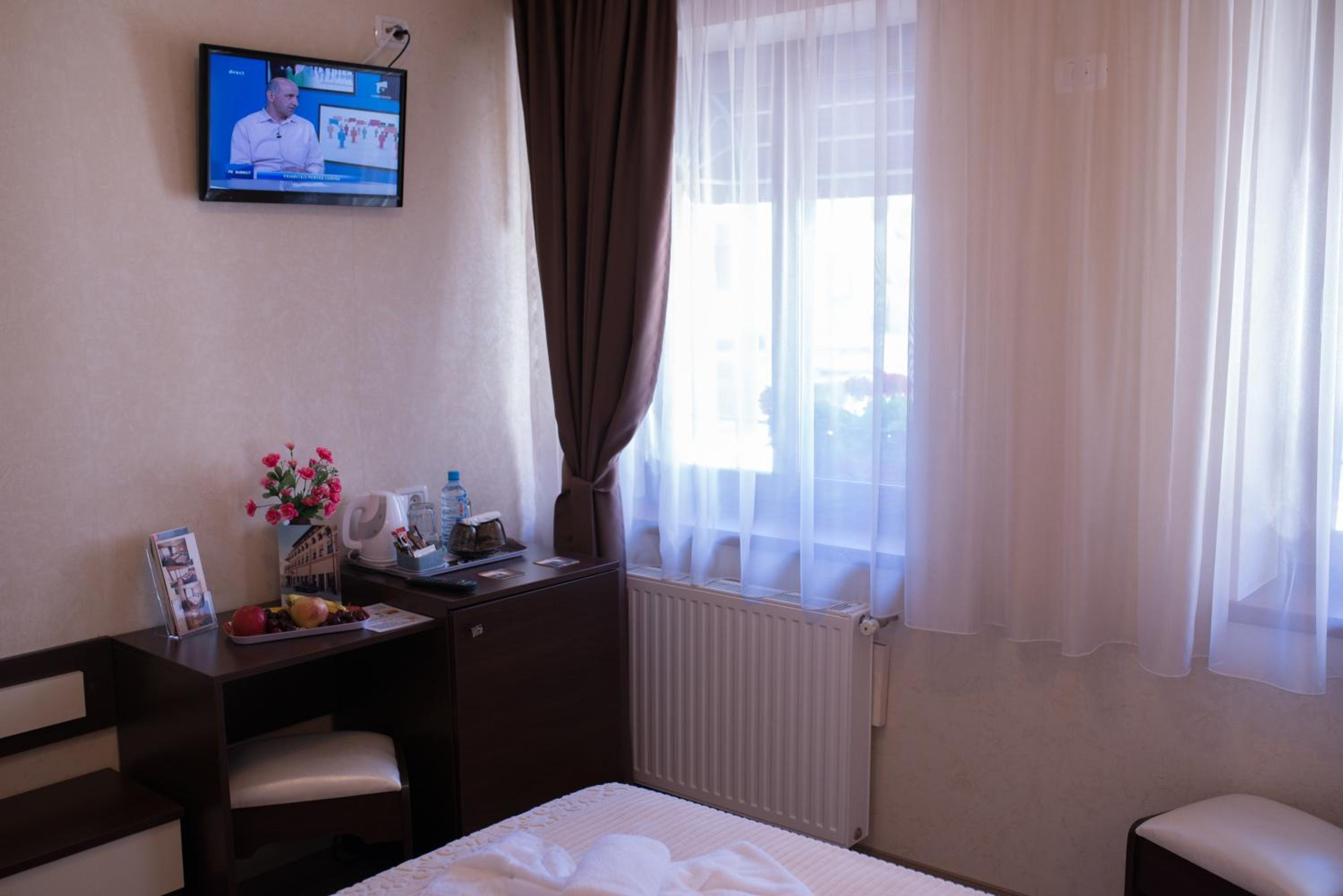 Standard Double Room - Photo 10