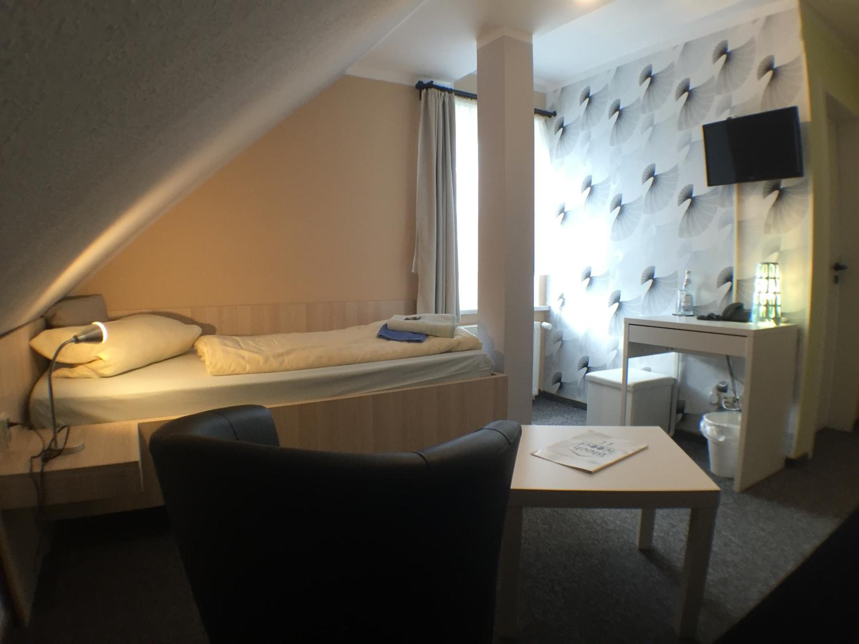Single Room photo 2