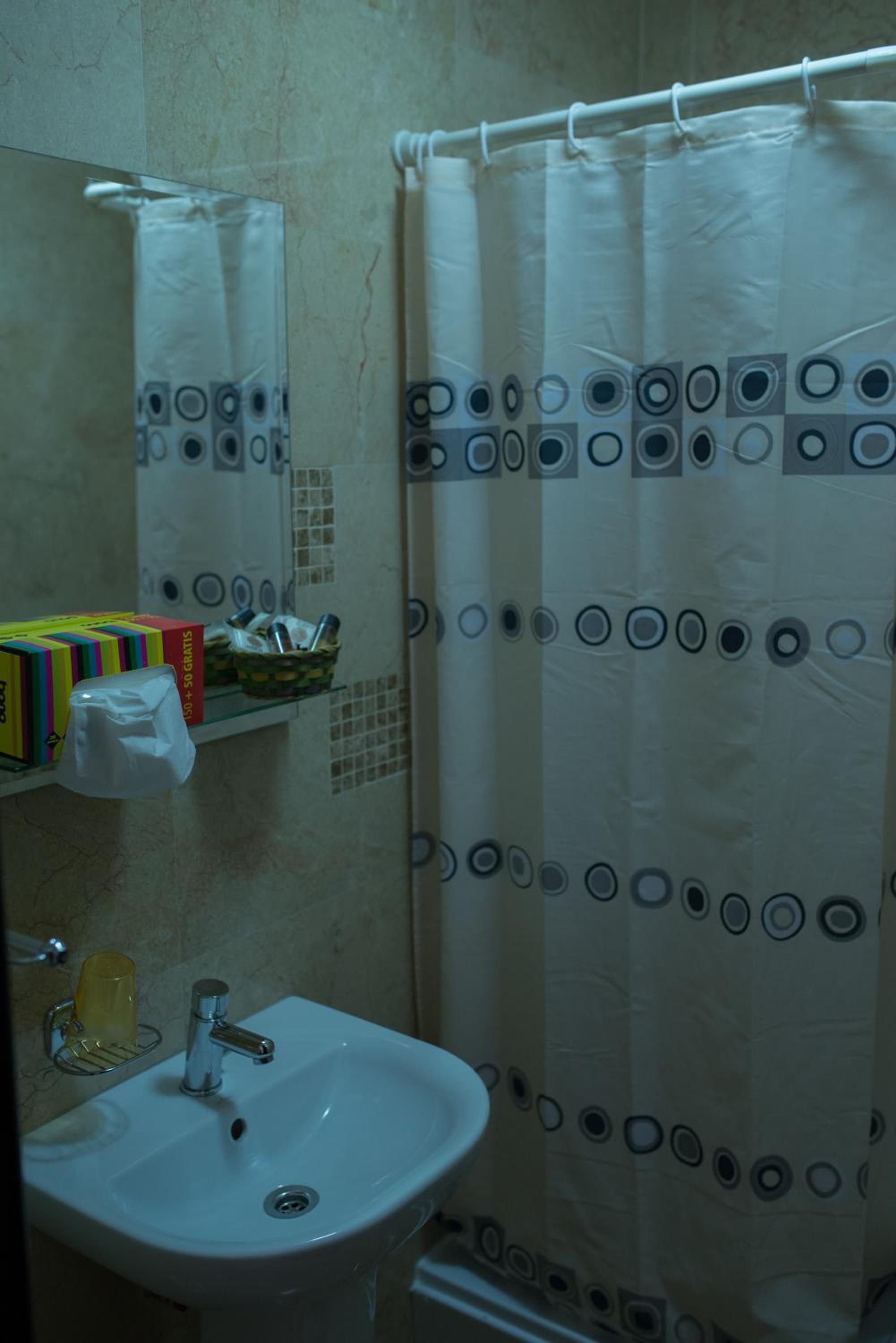 Economy Double Room - Photo 6