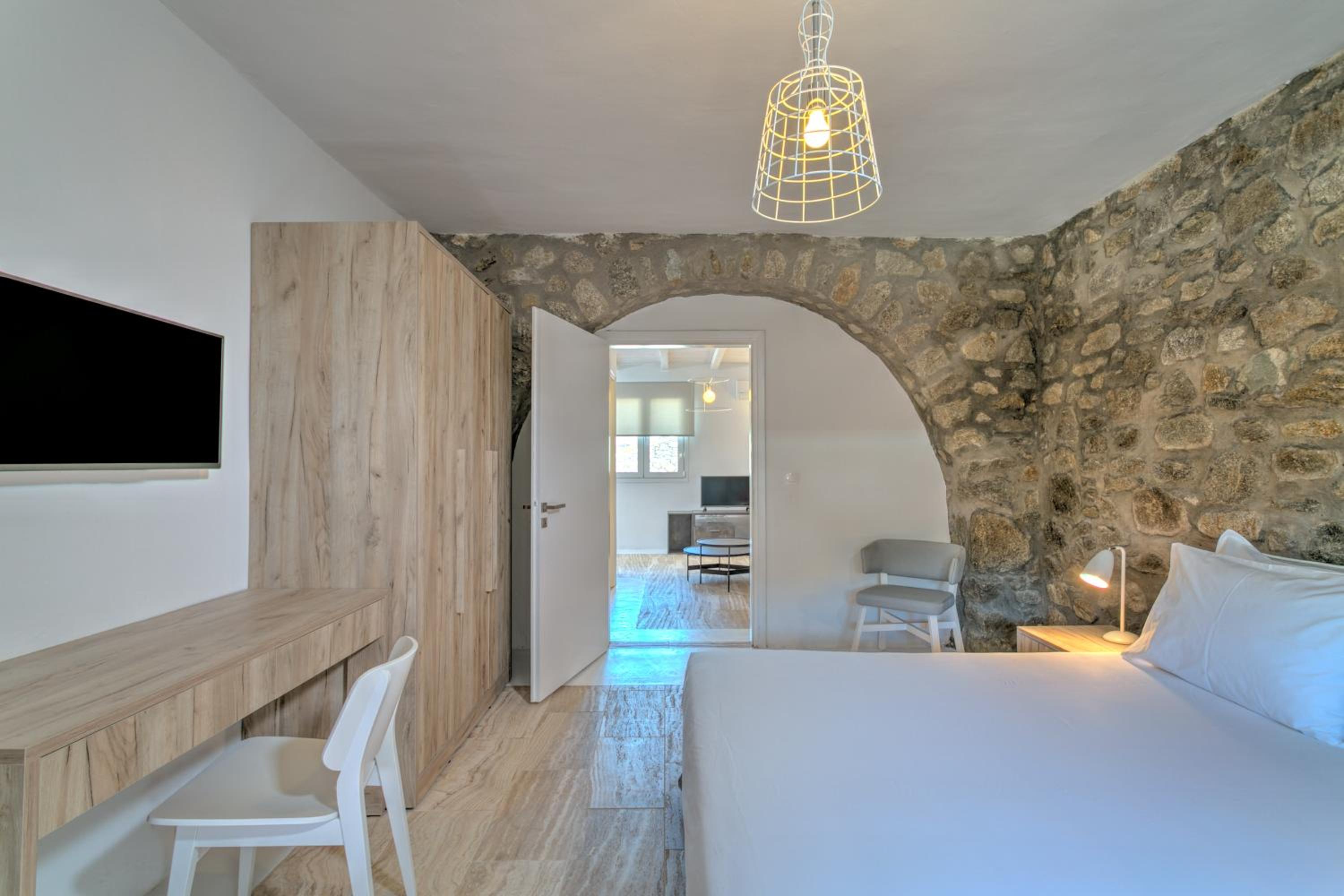 Family Suite with Land View