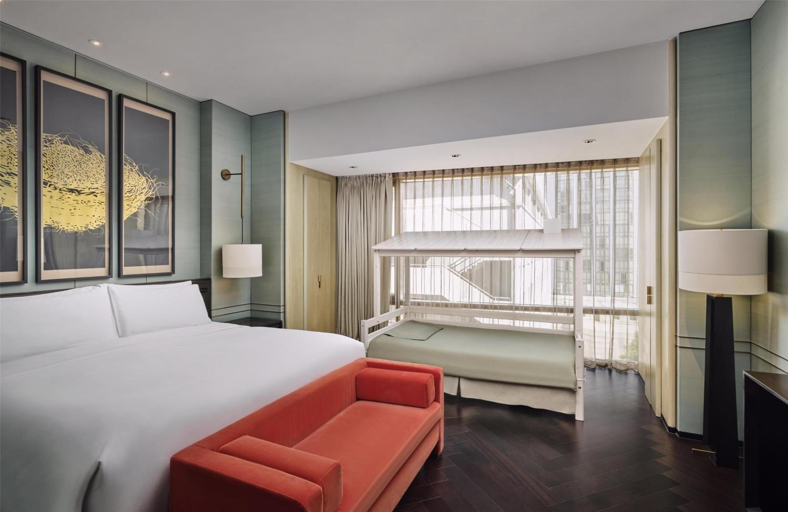 Deluxe Family Room