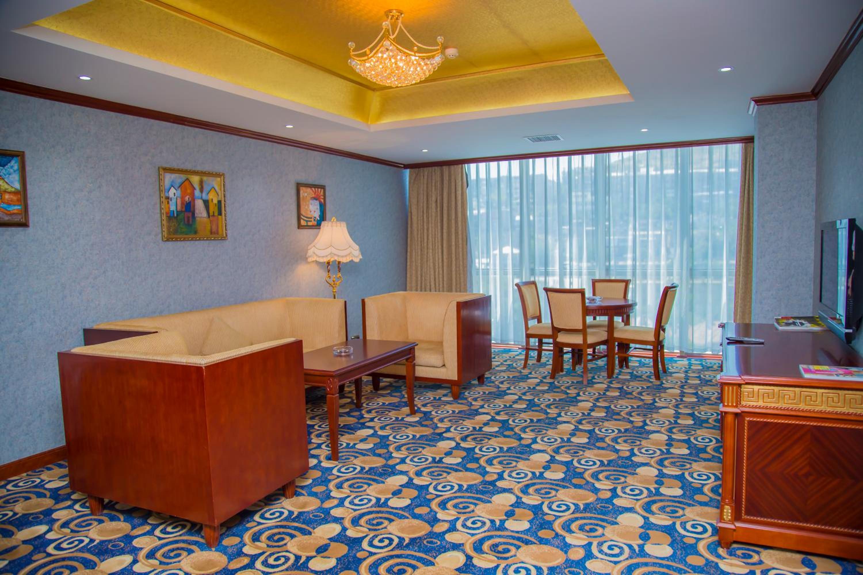Deluxe Suite