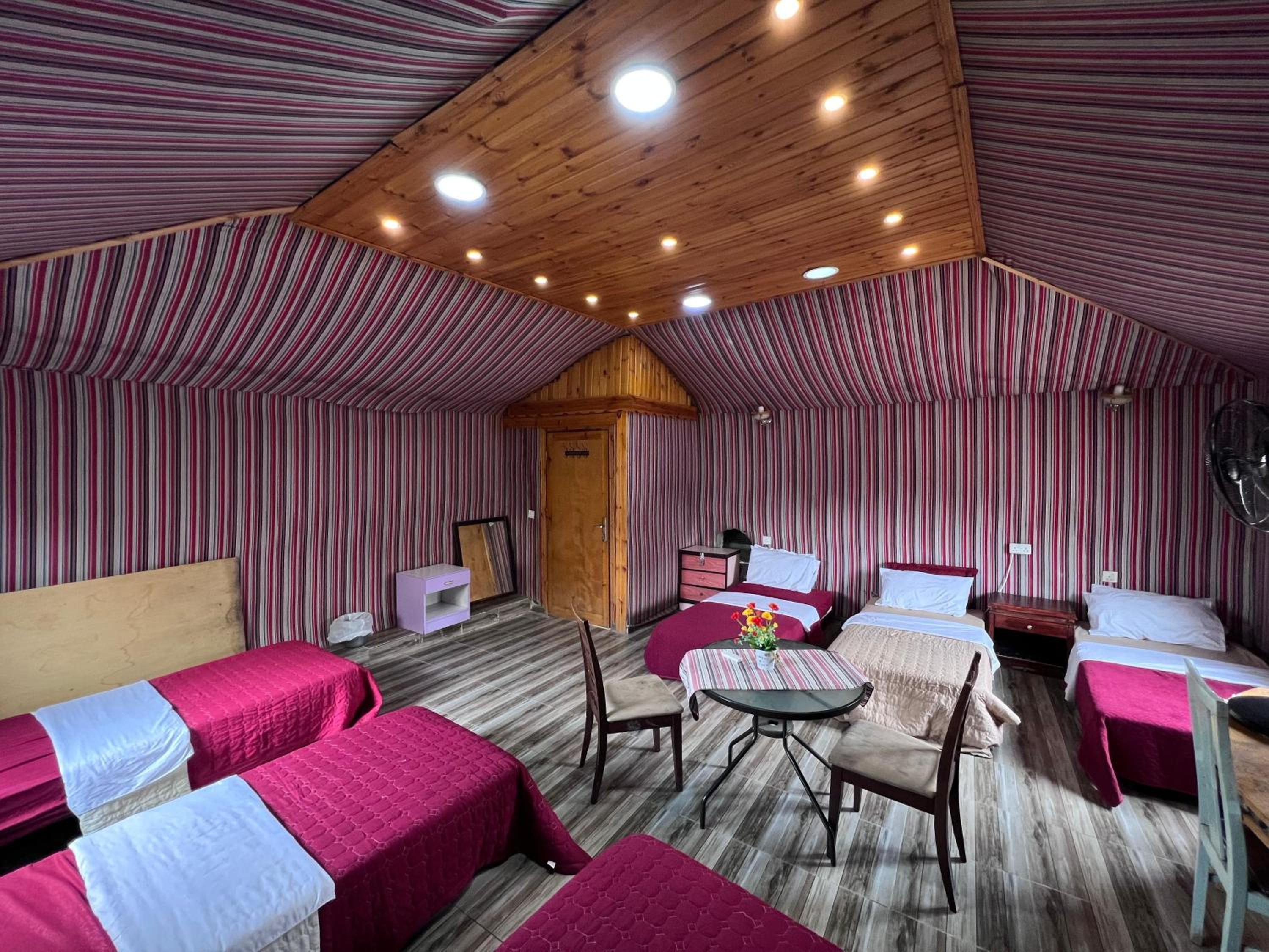 Bed in 6-Bed Female Dormitory Room photo 3