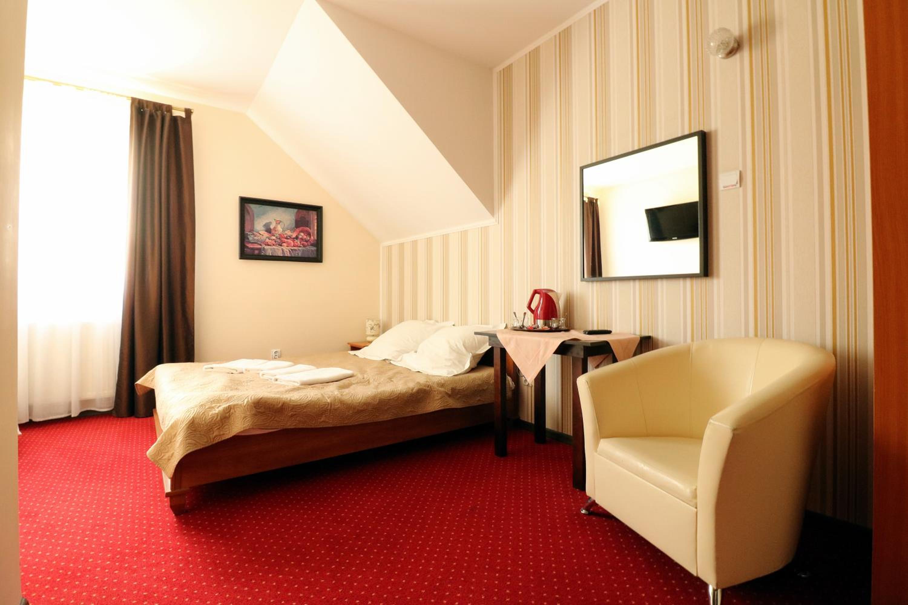 Double Room with Extra Bed - Photo 1