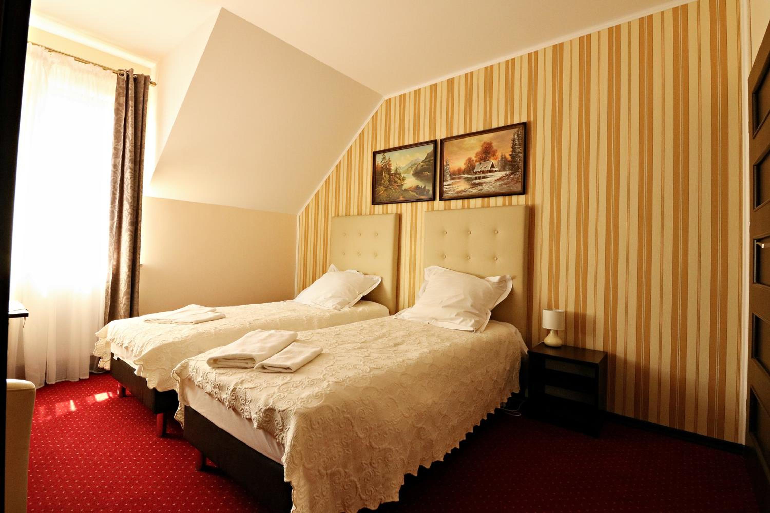 Twin Room - Photo 1