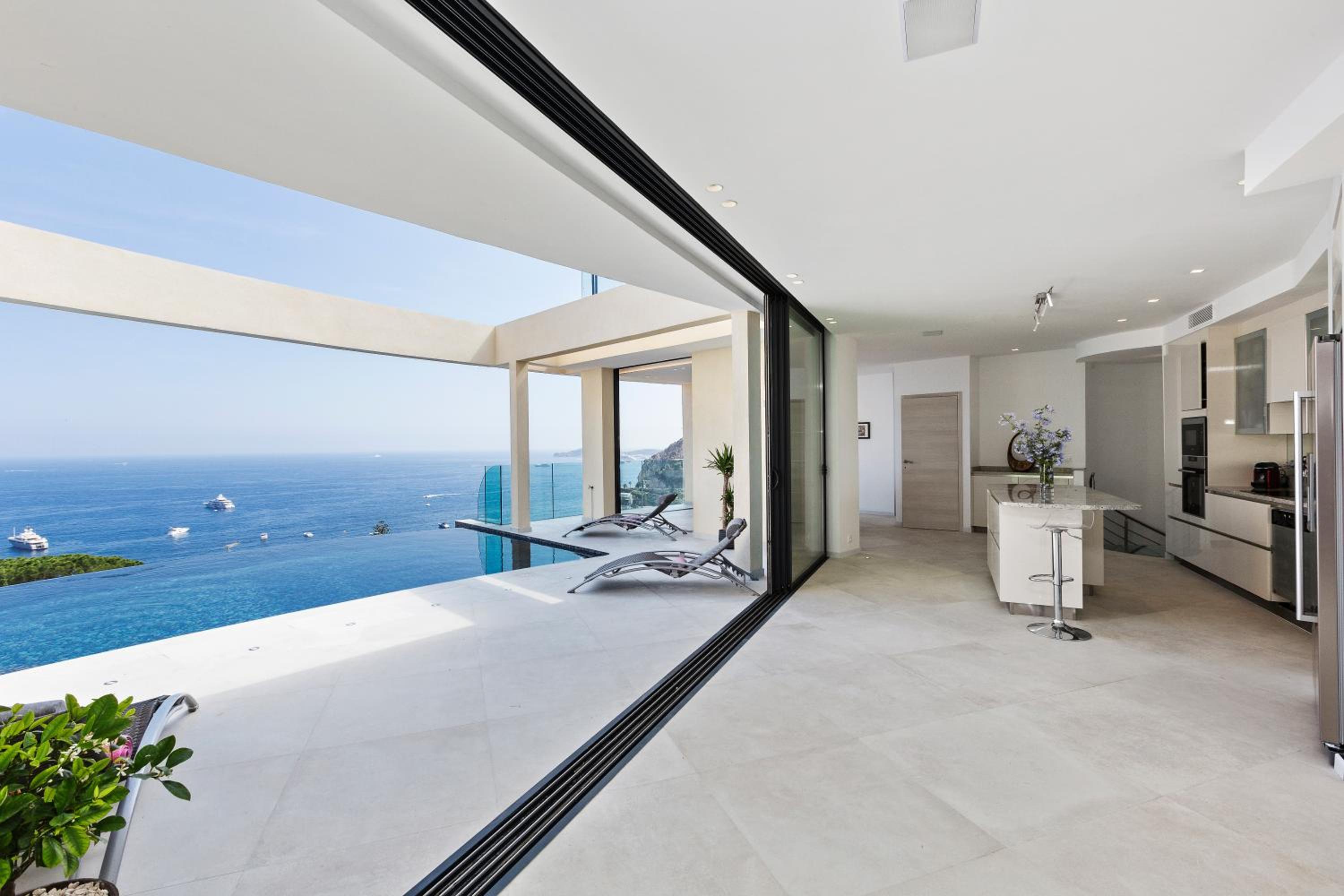 Deluxe Villa photo 1