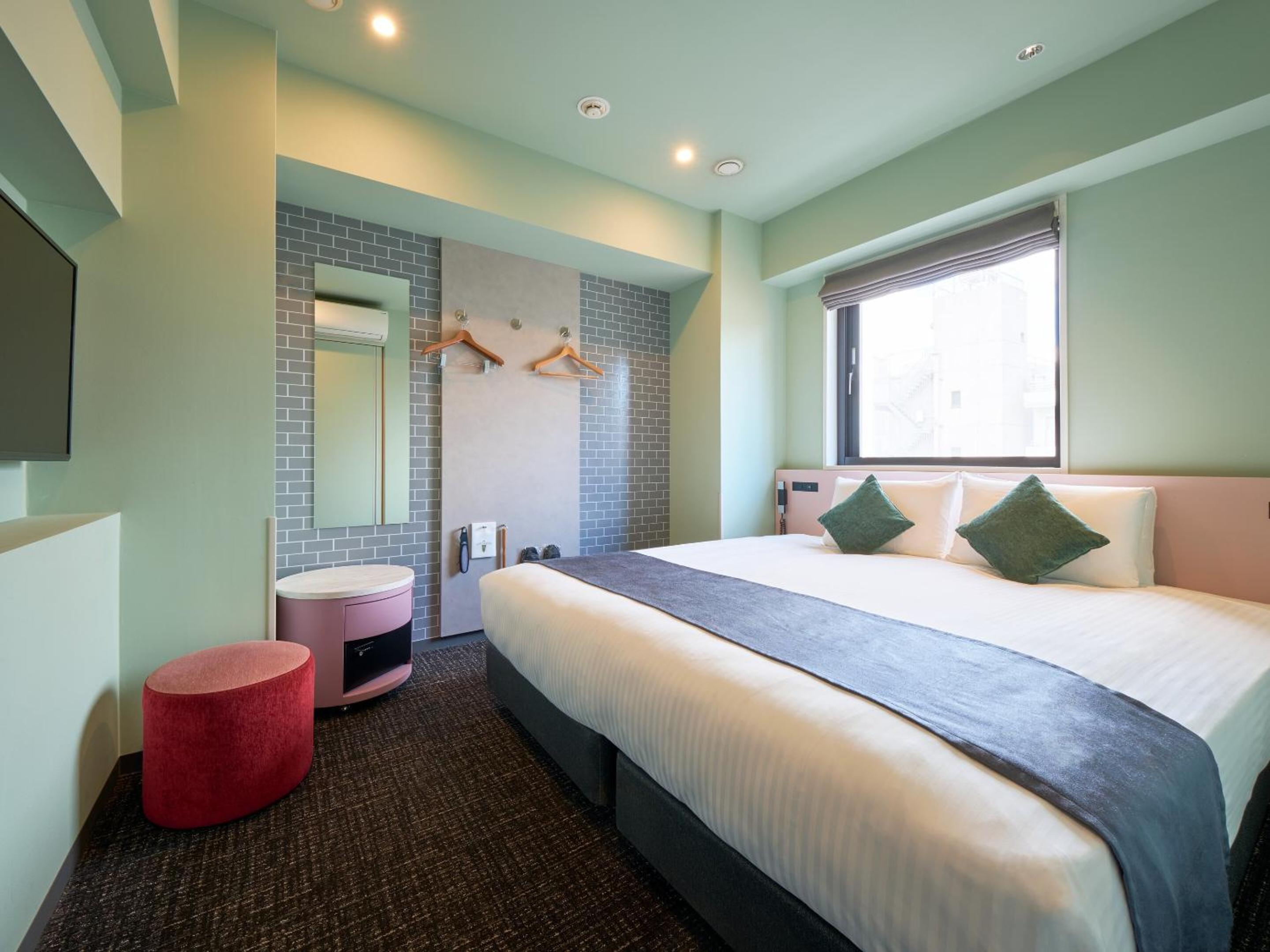 King Room thumbnail 5