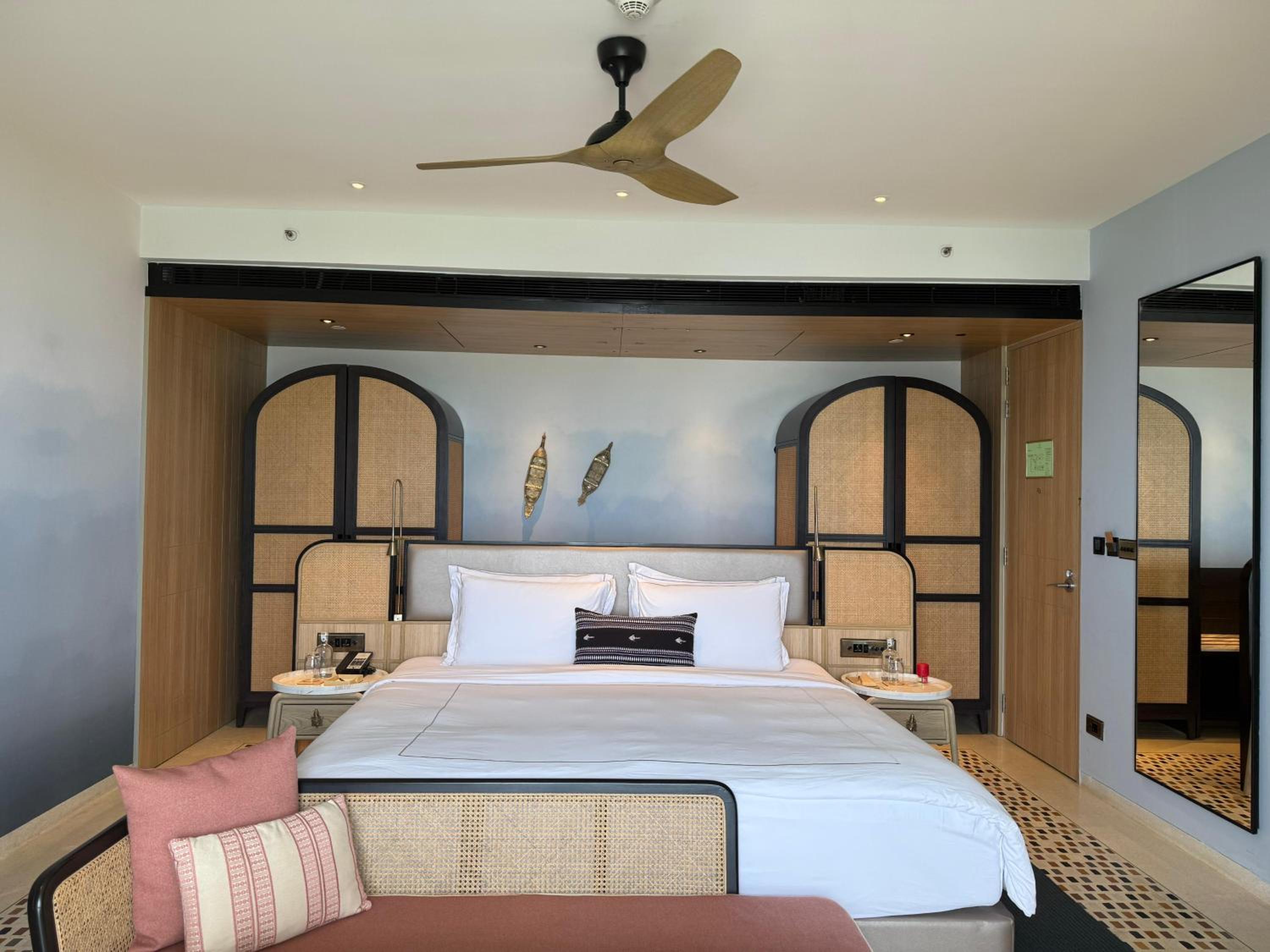Grand Luxury Room King Bed with Plunge Pool - Photo 3