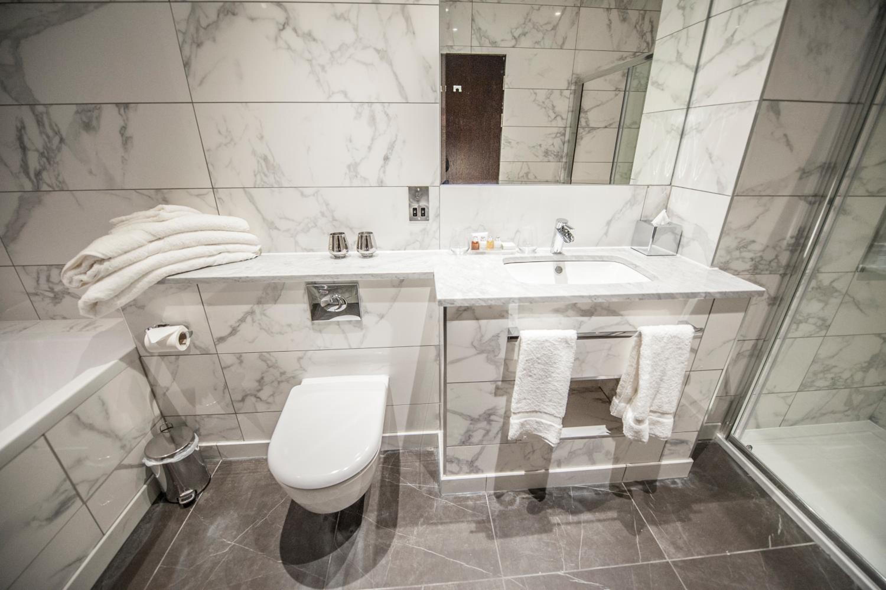 Executive Suite - Includes Leisure Access photo 3